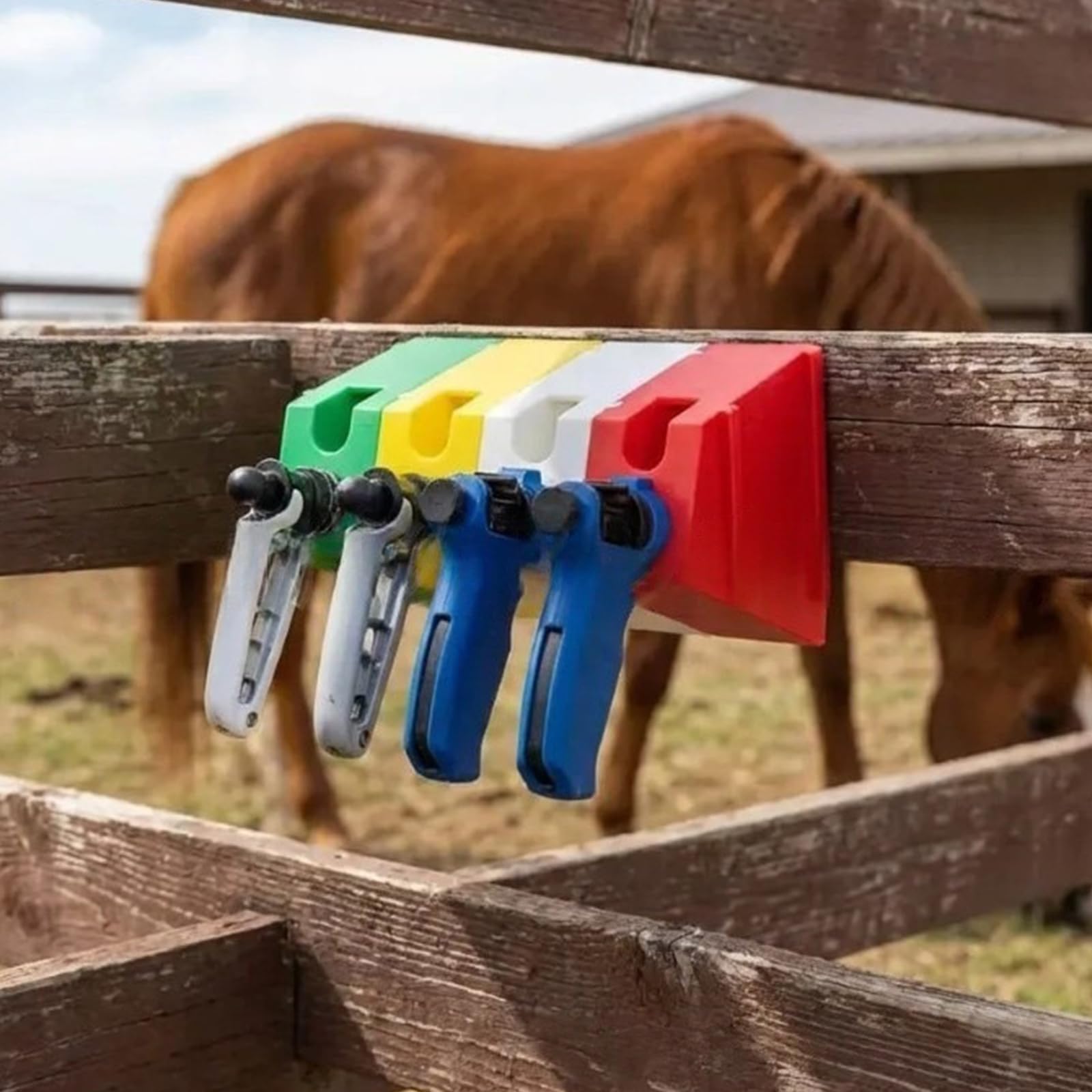 Supporto veterinario delle siringhe delle iniezioni del grado ad alta resistenza con forte per il supporto delle siringhe dell'azienda agricola del bestiame