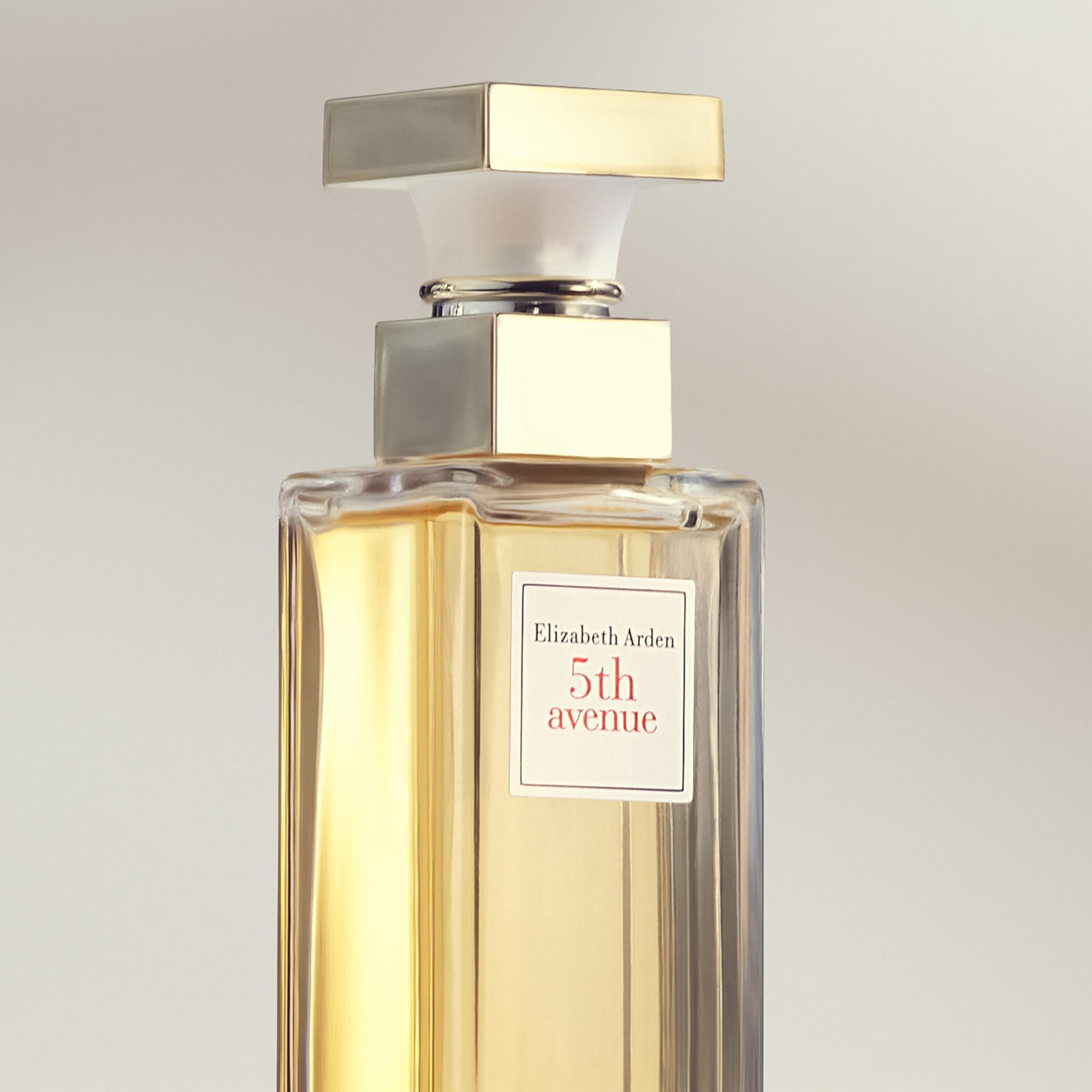Elizabeth Arden - 5th Avenue - Eau de Parfum Femme Senteur Florale et Fraîche - Spray vaporisateur - Eau de Parfum Femme de Marque - Immuable et Riche en Energie - Intemporel et Moderne