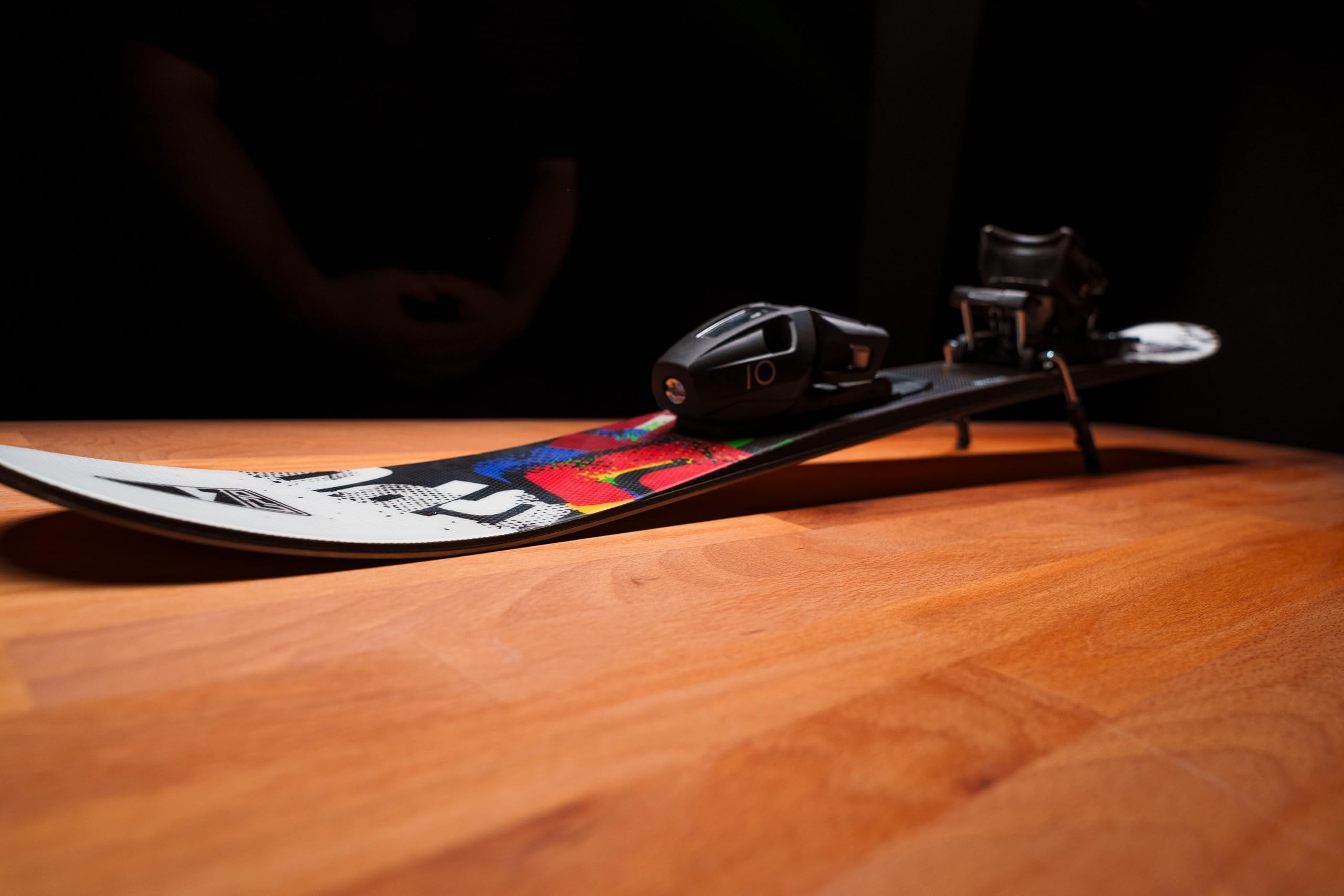 GPO Snowblade Orchidee | Kurz Ski inkl. Tyrolia SR 10 Sicherheitsbindung | 99 cm Länge | Big Foot Ski für Herren und Damen
