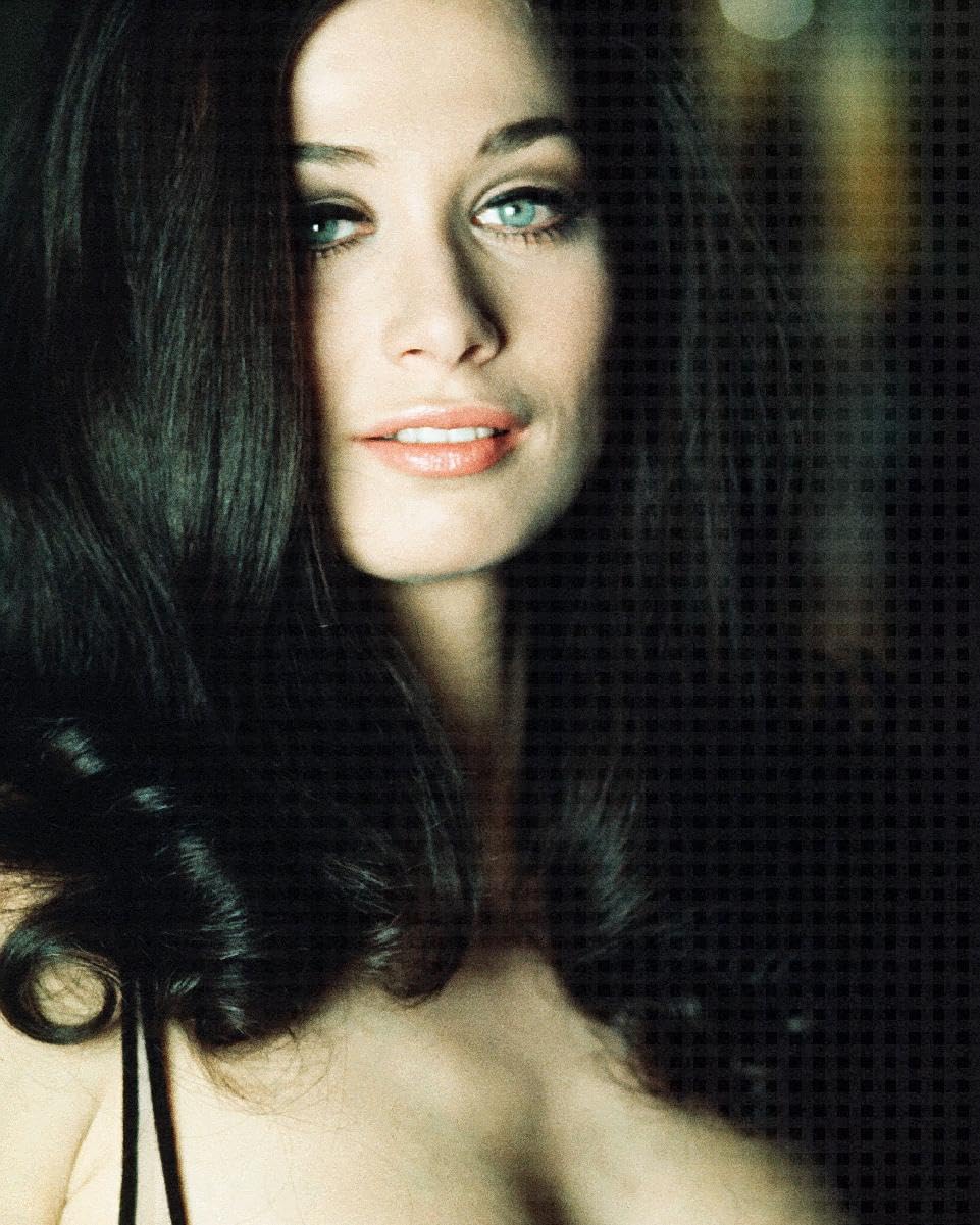 Worldphotographs Black Valerie Leon 10X8 Photo