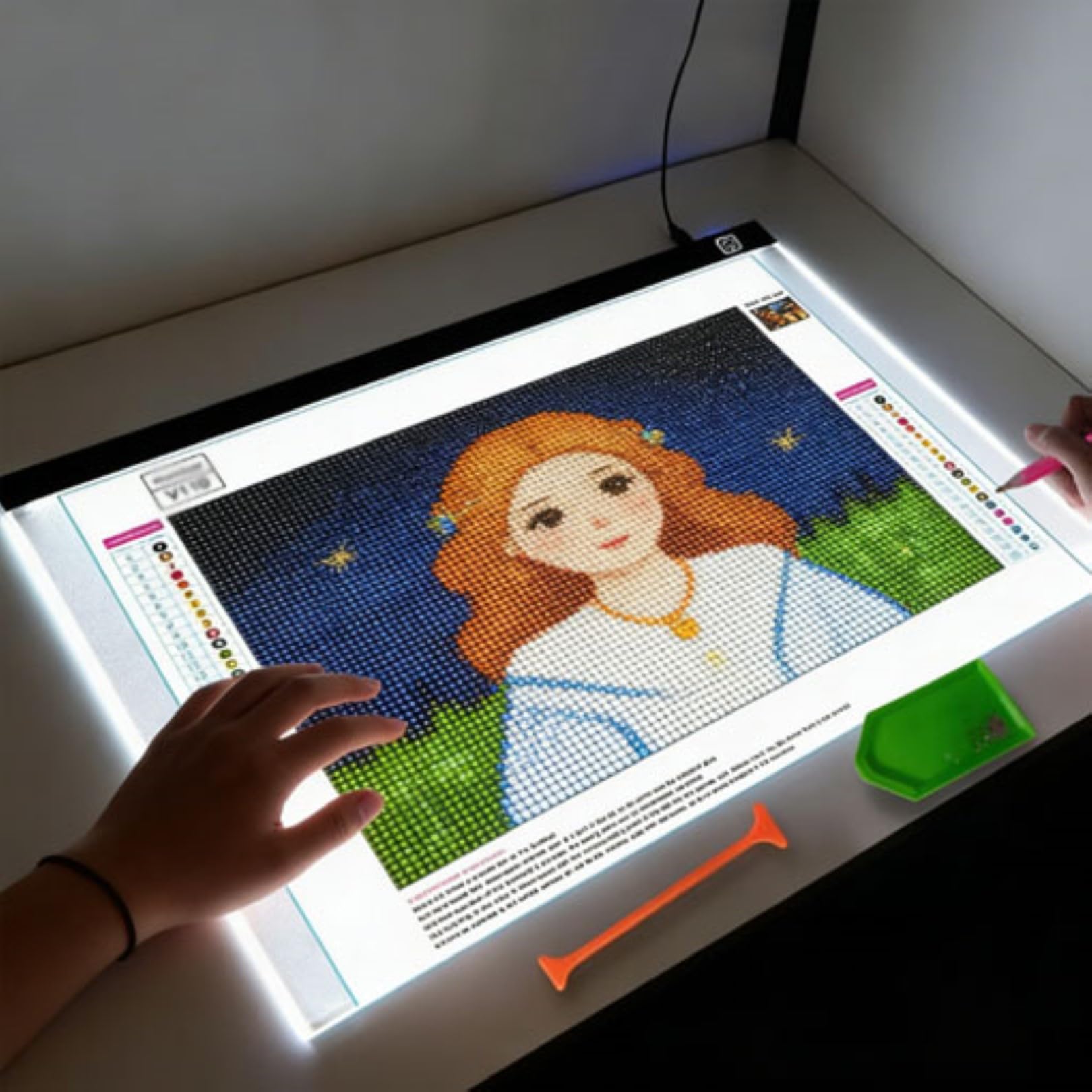 Oświetlenie LED z regulowaną jasnością do projektów artystycznych, rysunkowych i rzemieślniczych