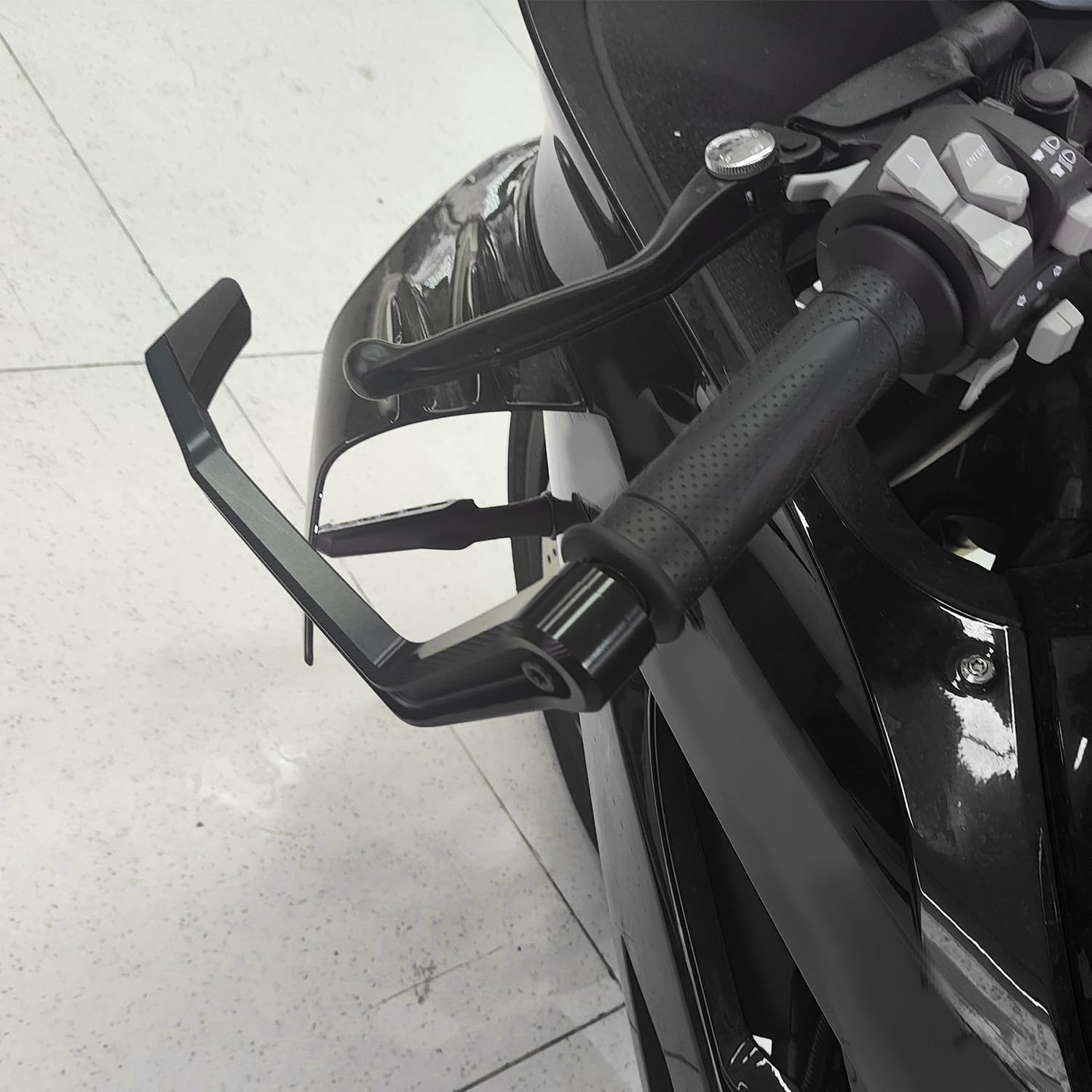 CNC Aluminum Brake Clutch Lever Guards, Universal Motorcycle Handguards for Ninja 500/650 Z650 ZX6R ZX10R MT-07 MT-09 YZF-R3 R7 R9 CBR1000RR CBR650R GSXR600/1000 GSX-S750/S1000 etc (black)