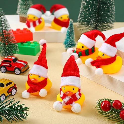 Miniatura 4 de Funtery 12 patos de goma de Navidad a granel con sombreros de Navidad y bufanda, mini duchas de pato de goma para Navidad, invierno, vacaciones,