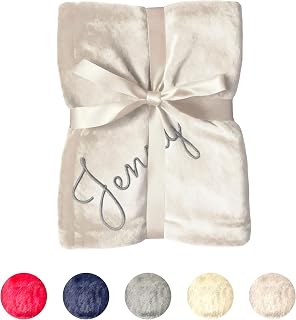 Decke mit Namen oder Wunschtext Bestickt - Personalisierte Kuscheldecke aus weichem Polyester Microfleece als außergewöhnliche Geschenkidee (Beige, 200 x 150 cm)