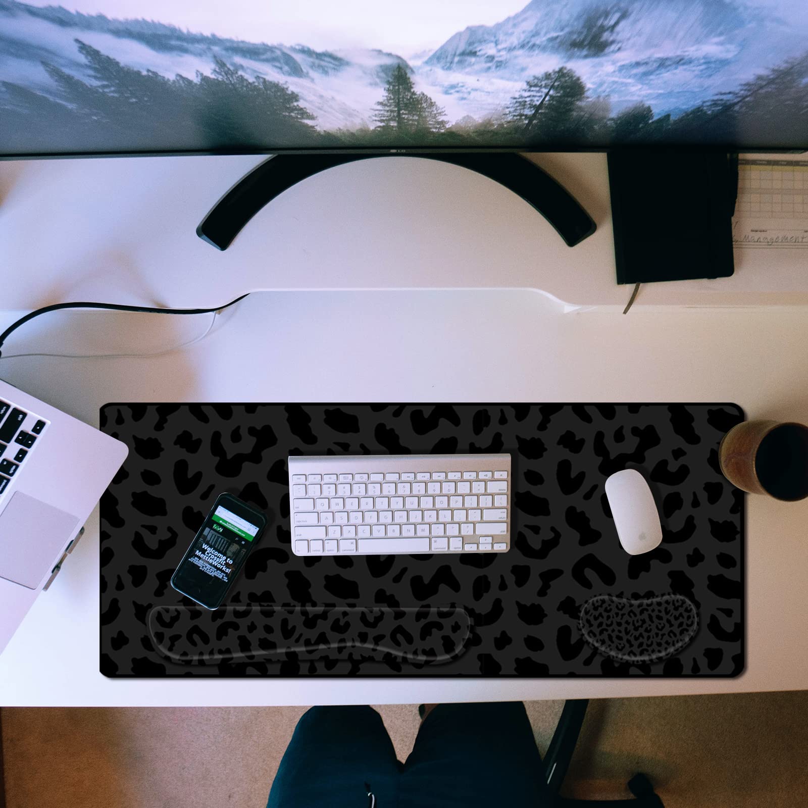 Tapis de Souris,Ensemble de 3 pièces Contient Grand Tapis Souris Gaming (80x40cm) Support pour Poignet de Souris et Clavier en Mousse à mémoire,pour Le Bureau (J1-Léopard Noir guépard)