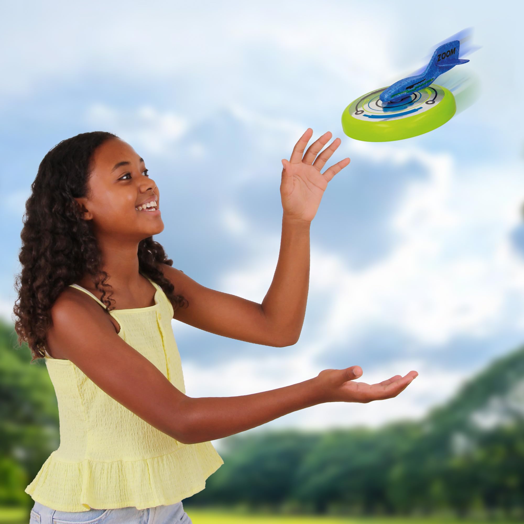 Zoom Verde, Divertido Juego al Aire Libre, Lánzalo como un Disco y Observa cómo Planea por el Cielo como un Avión, Juguete para Niños y Niñas a Partir de 6 Años en Adelante