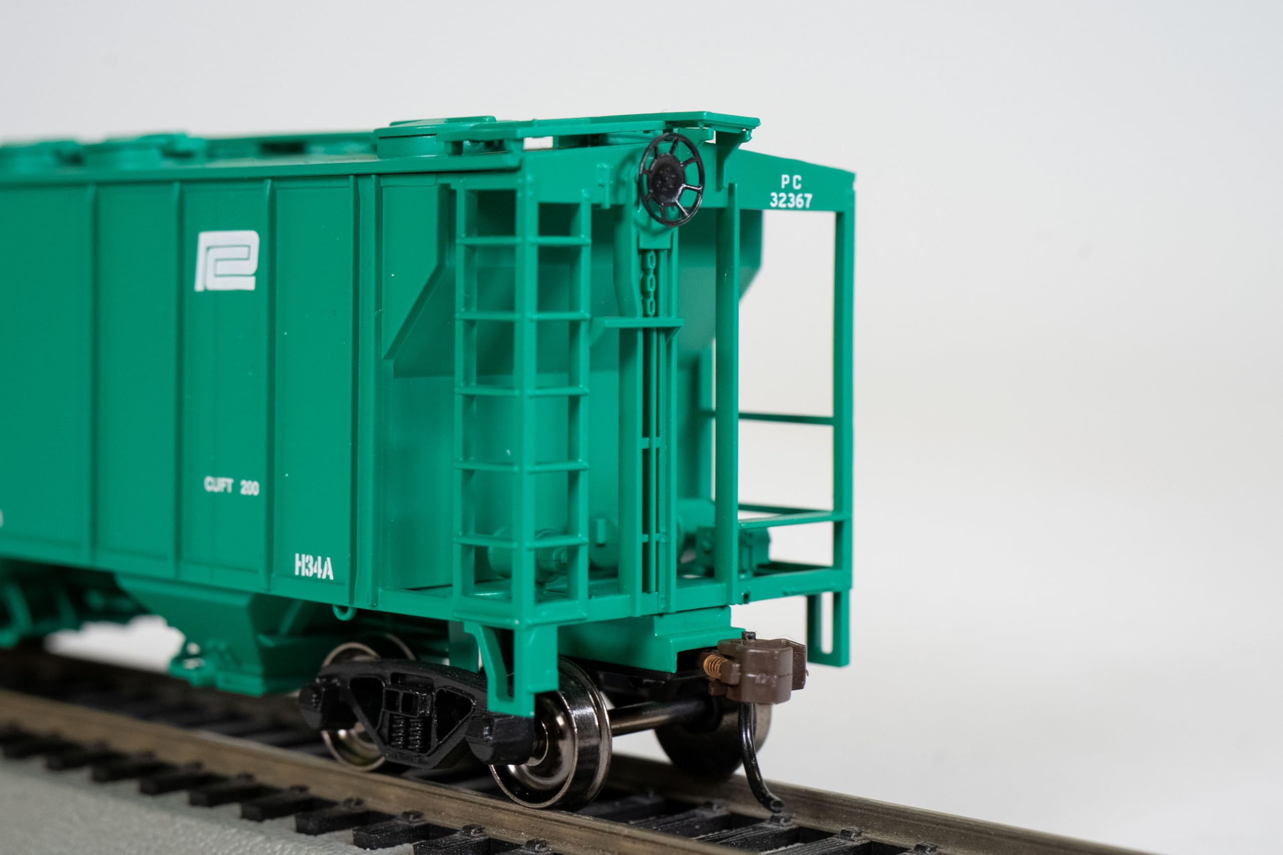 Amazon.com: Bachmann Industries C&NW Old-Time Box Car (HO