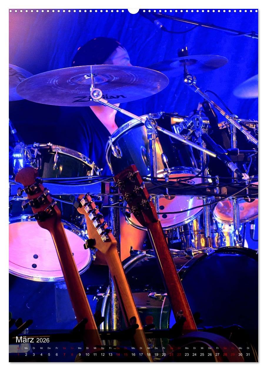 Schlagzeug in Concert (hochwertiger Premium Wandkalender 2026 DIN A2 hoch), Kunstdruck in Hochglanz: Stimmungsvolle Konzertfotografien von Drum-Sets aus verschiedenen Perspektiven (CALVENDO Kunst)