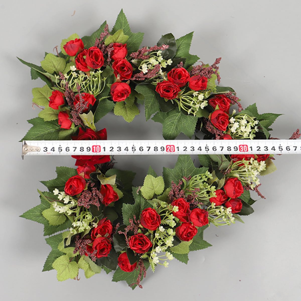 Herzförmiger Hochzeits Hängekranz aus Kunststoff und Rattan mit Künstlichen Rosen kein Biegen Elegante Wanddekoration für Valentinstag und Festival Party zu Hause