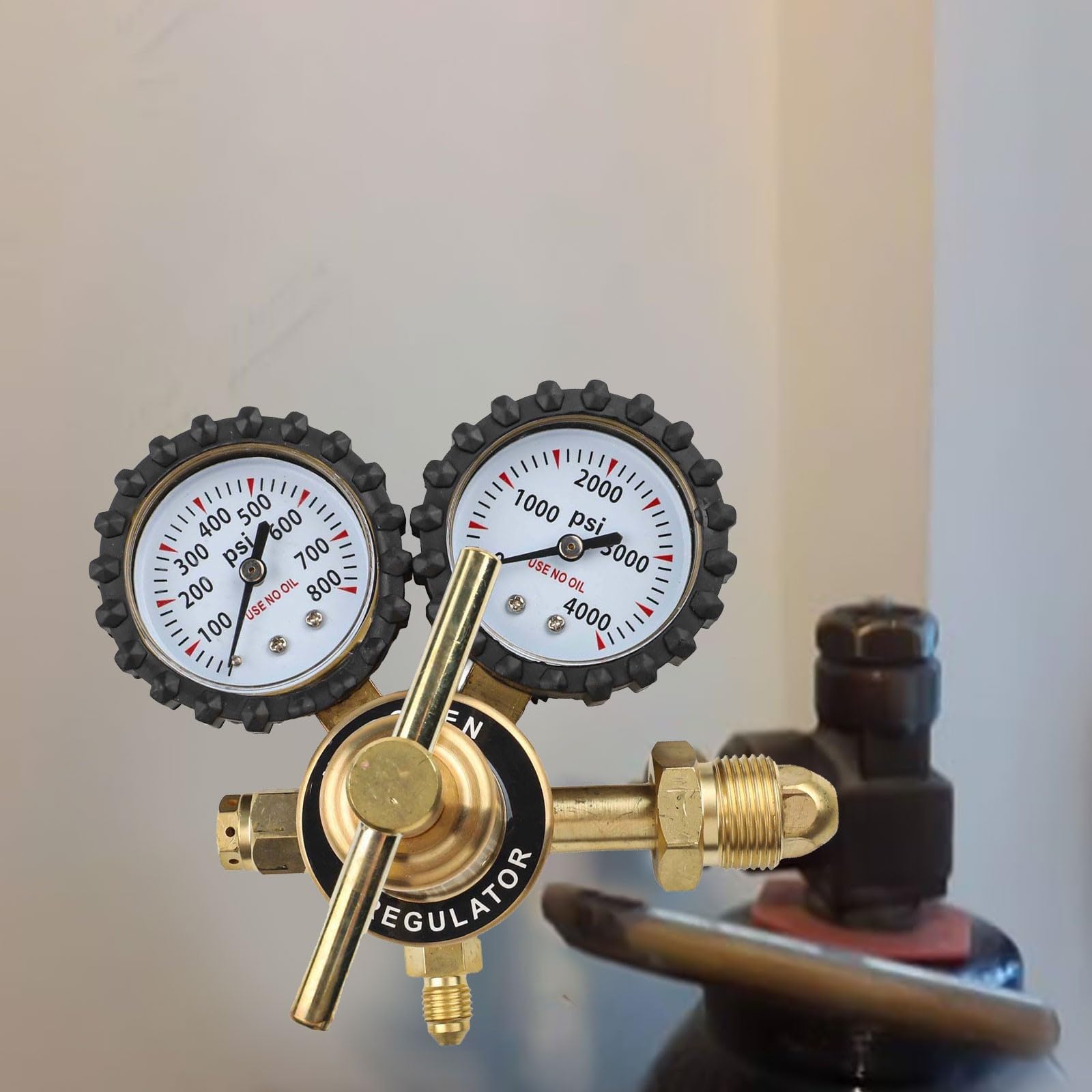 Valvola di riduzione ad alta pressione in ottone del regolatore dell'azoto CGA580 4000PSI con la struttura del pistone per il controllo sicuro della pressione del gas