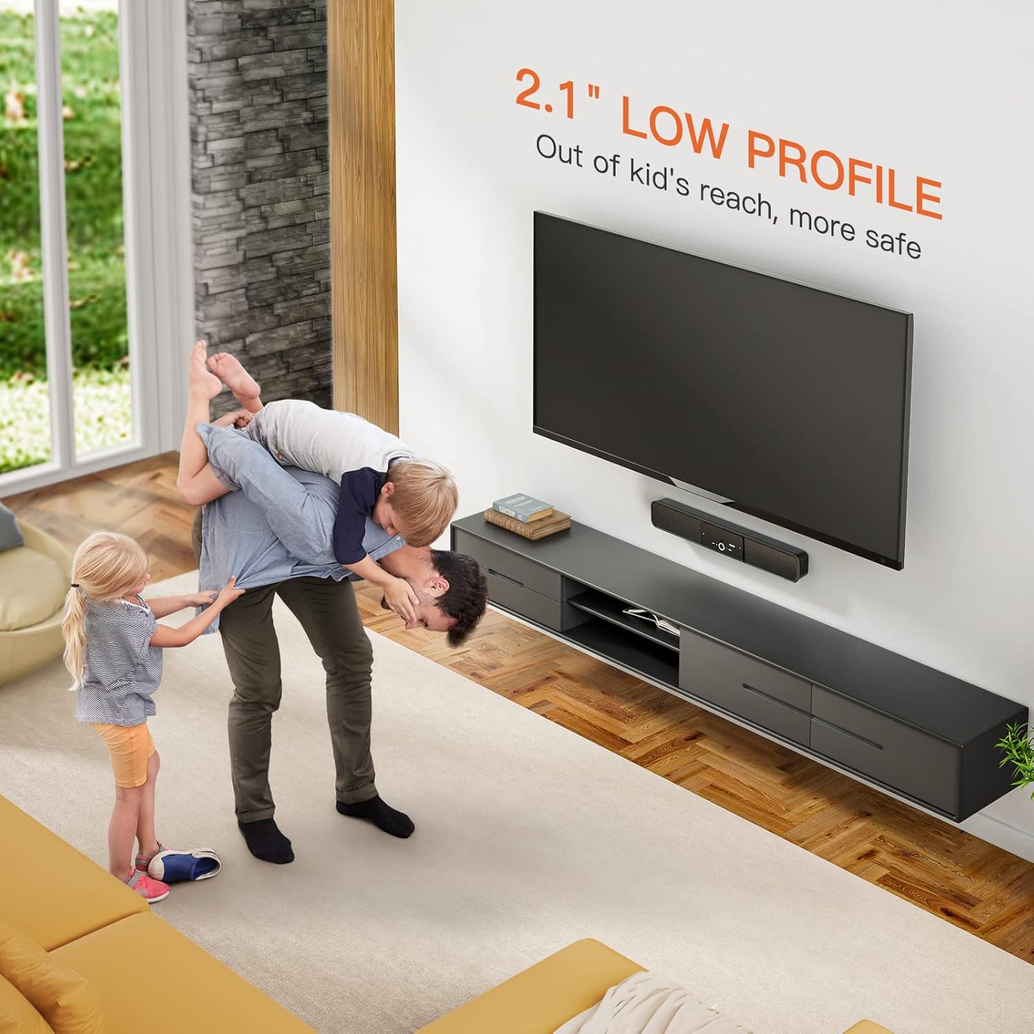 Imej menunjukkan TV yang dipasang dengan Perlegear PGLT1 Tilting Mount, menunjukkan pelarasan kecondongan +5 hingga -15 darjah dengan tombol tanpa alat.