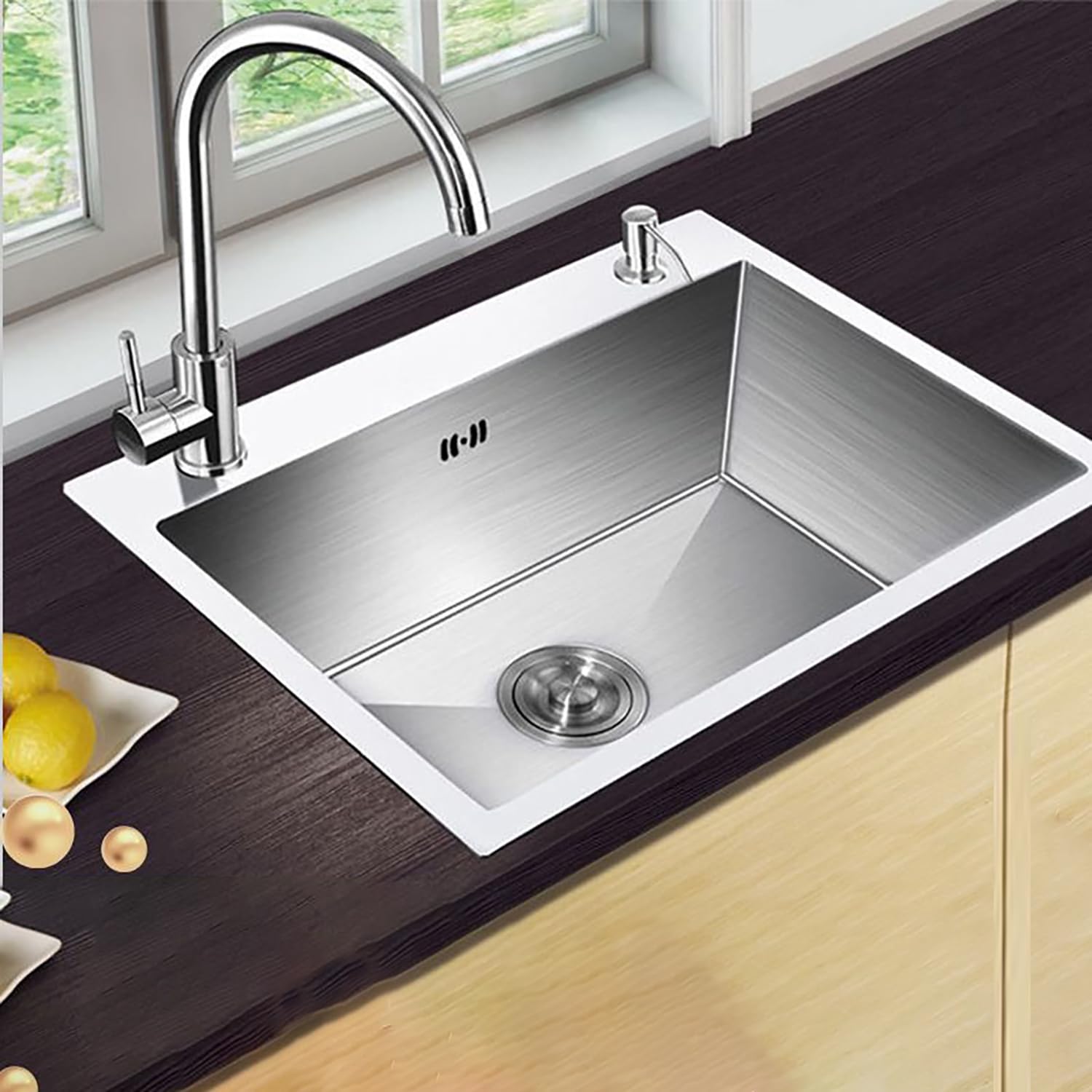 Évier de cuisine en acier inoxydable 68 cm idéal pour l'îlot central de votre maison