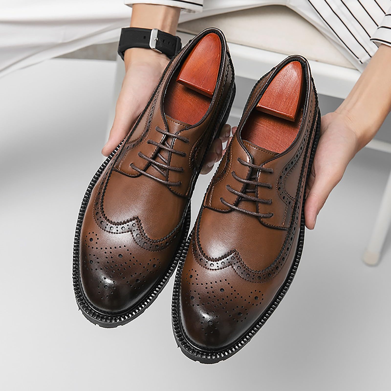 Scarpe da lavoro da uomo classiche stringate brogue formali Oxfords punta rotonda in pelle tacco a blocco antiscivolo scarpe alla moda per matrimoni e smoking ballo