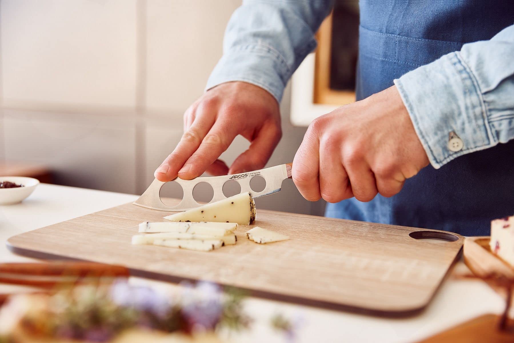 Arcos Cuchillos de Queso - Set de 3 - Acero Inoxidable NITRUM, Mango de Madera Ovengkol FSC, Corte Preciso y Duradero, Sostenible, Serie Nordika