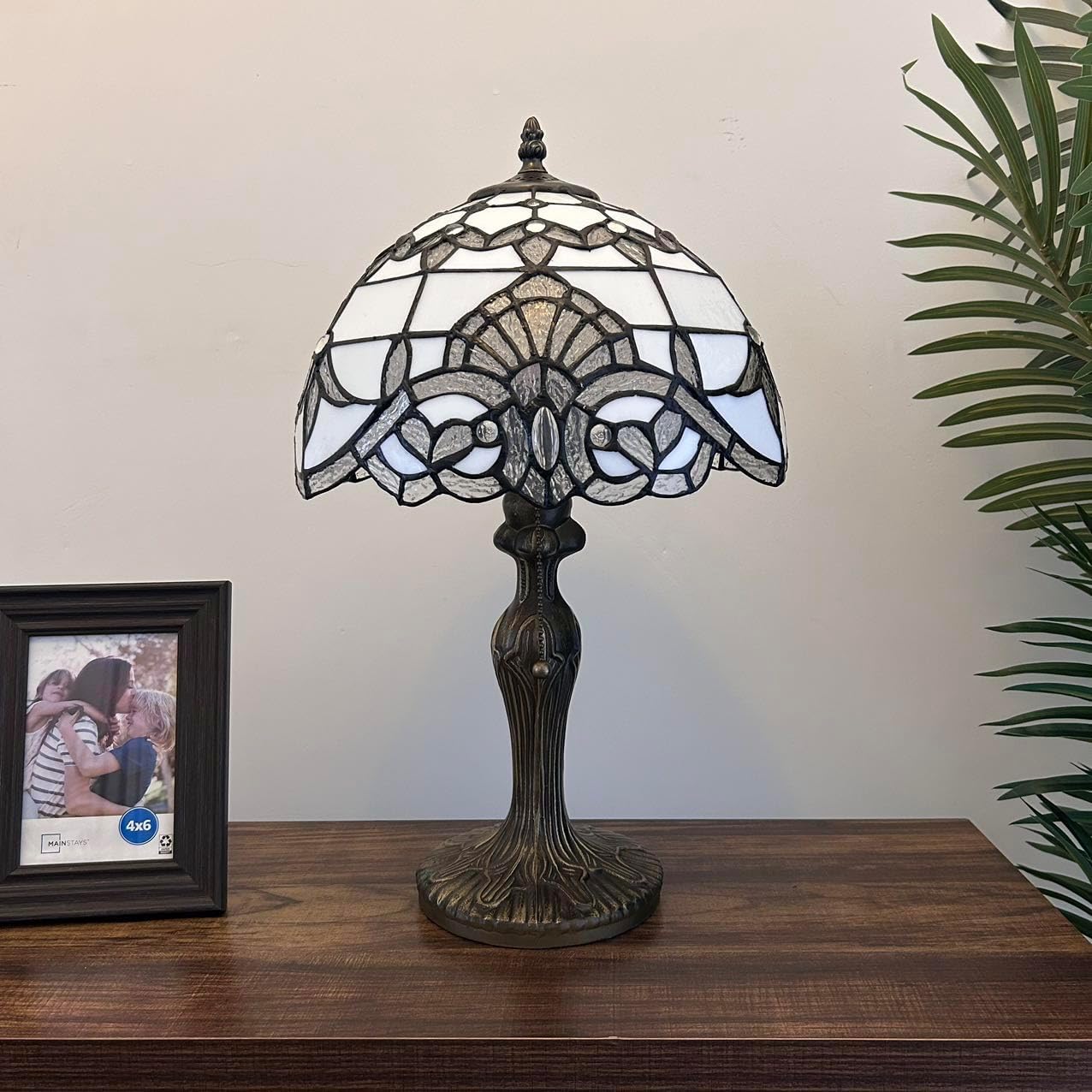 White Stained Glass Table Lamp Baroque Style LED Bulb Included for Bedroom Living Room 12" W*12" D*19" H