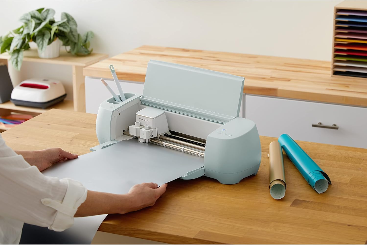 Cricut Smart Permanent Vinyl (13 in x 12 ft, Matte Metallic Champagne) for Explore and Maker 3 - Matless cutting for long cuts up to 12ft