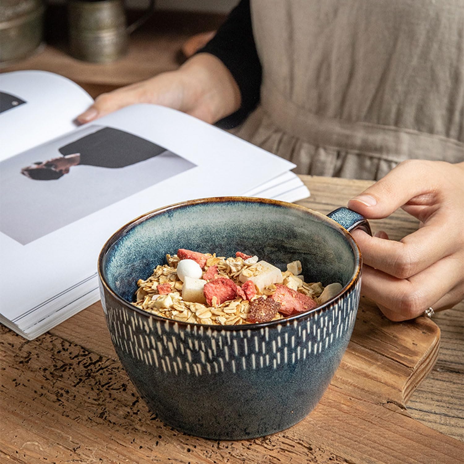 Cteahrow Large Soup Bowl with Handle, 700ml Coffee Mug, Cereal Breakfast Cup, Suitable for Milk Desserts, Oatmeal, Microwave Safe