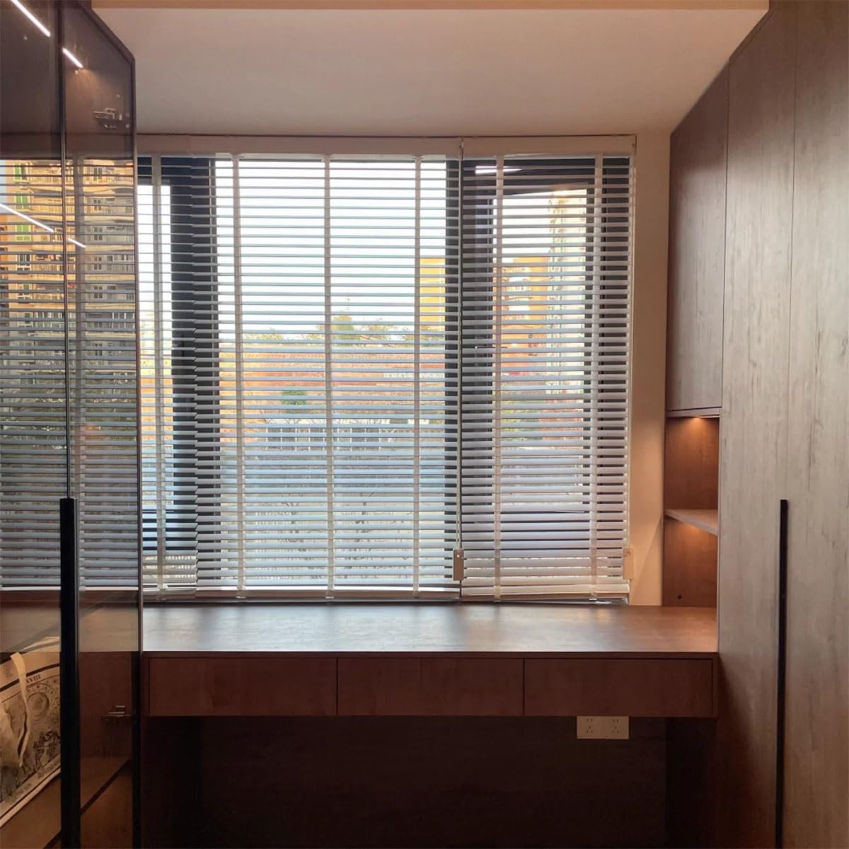 Holzjalousien für Innenfenster, Verdunkelungsrollos 95cm, 120cm, 125cm, 180cm, 185cm, 245cm, Lichtfilternde Fensterjalousien für Zuhause, Schlafzimmer, Badezimmer(Weiß)