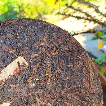 Yiwu Zhangxiang Pu'er Ripe Tea, Yunnan Old Tree Cake Tea 357g Taste Traditional Charm