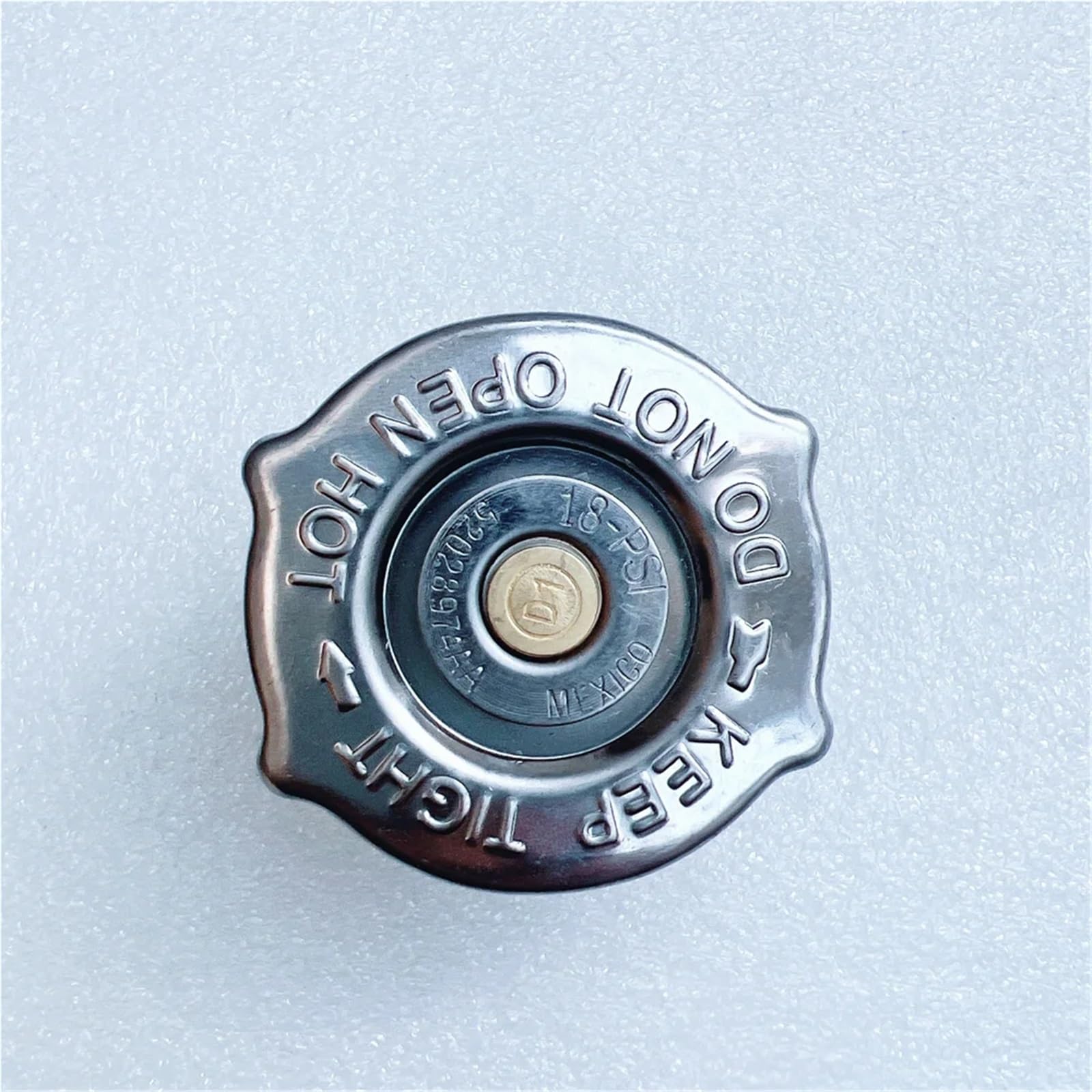 Refrigerantes del Motor Tapa Del Radiador Tapa Del Tanque De Agua 55116901AA, 52028974AA Adecuado Para: 2.0L 2.4L 2.7L 3.0L 3.0L 3.6L 4.0L Compatible con Jeep Grand Compatible con Cher(1PC)