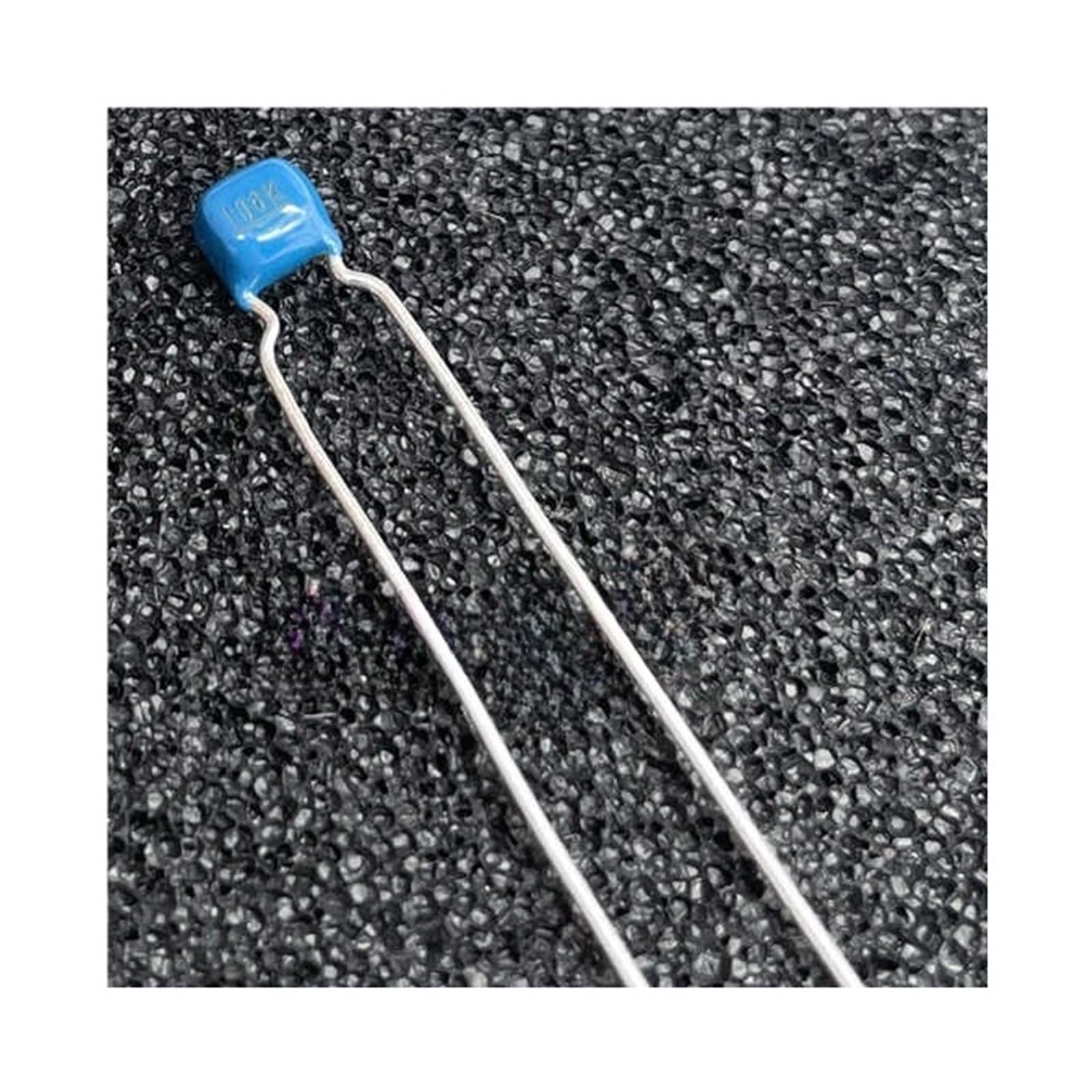 Condensateur X7R 10uf 106K pour réparer une alimentation 50V