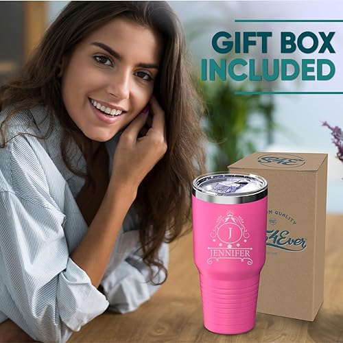 Miniatura 5 de shop4ever Vaso de café jumbo con monograma personalizado con inicial y nombre grabado con láser, 30 onzas, taza de viaje de acero inoxidable aislada