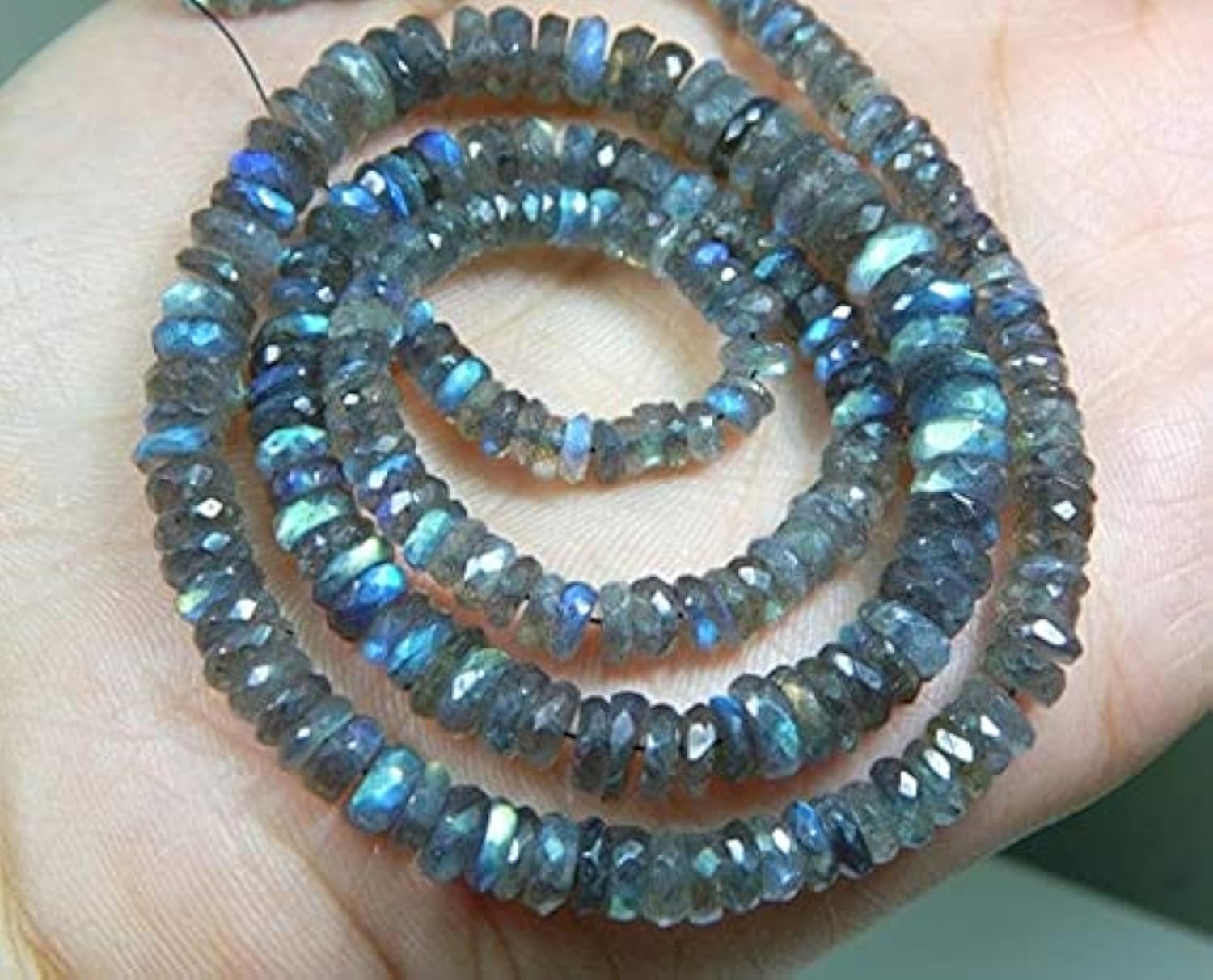Perles de labradorite heishi naturelles bleu flash pour vos ateliers de joaillerie DIY