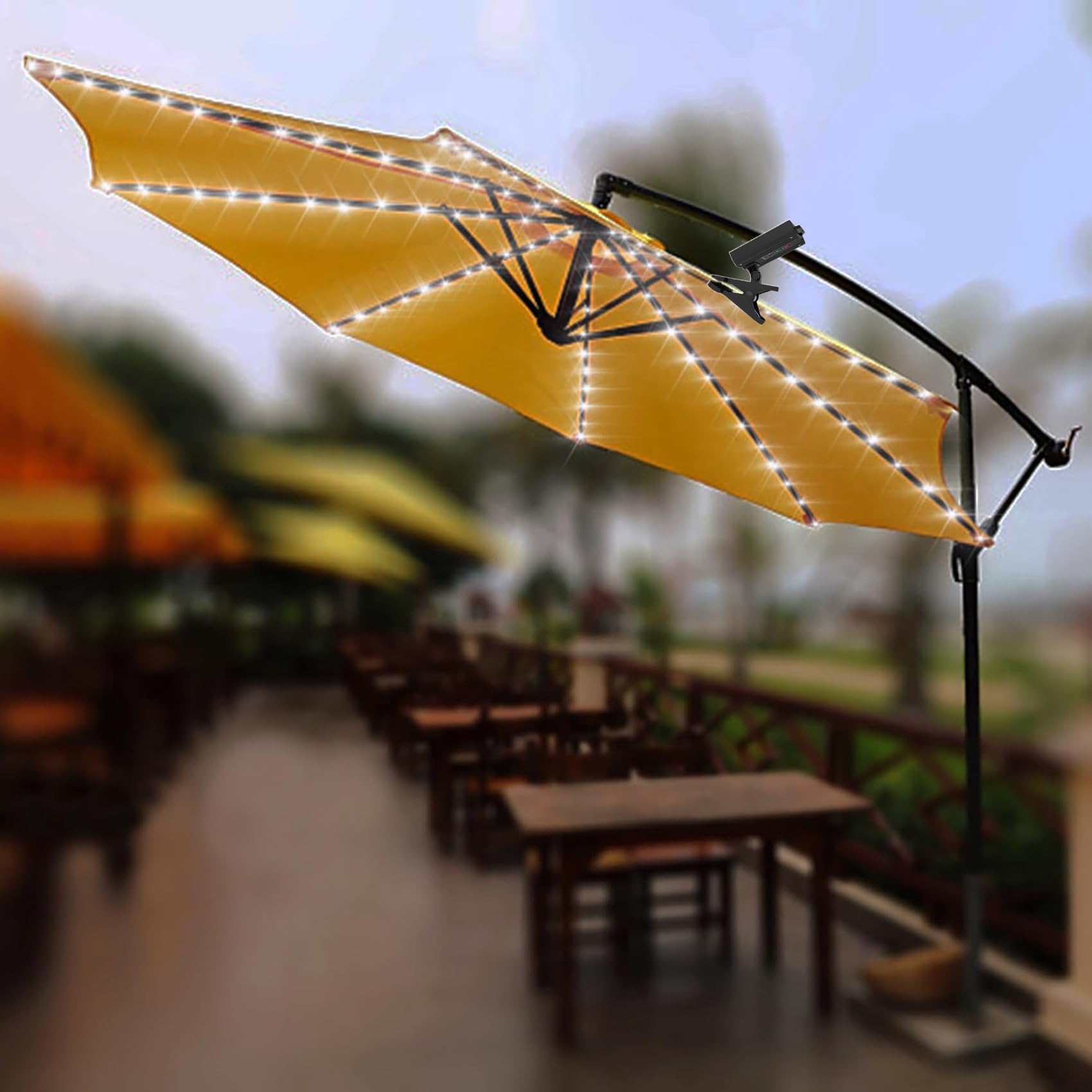 Solar-Sonnenschirmleuchten mit Fernbedienung, wasserdichte 104 LED-Solar-Lichterkette, 8 dimmbare Modi für Garten, Terrasse, Hof und Pool (Weiß)