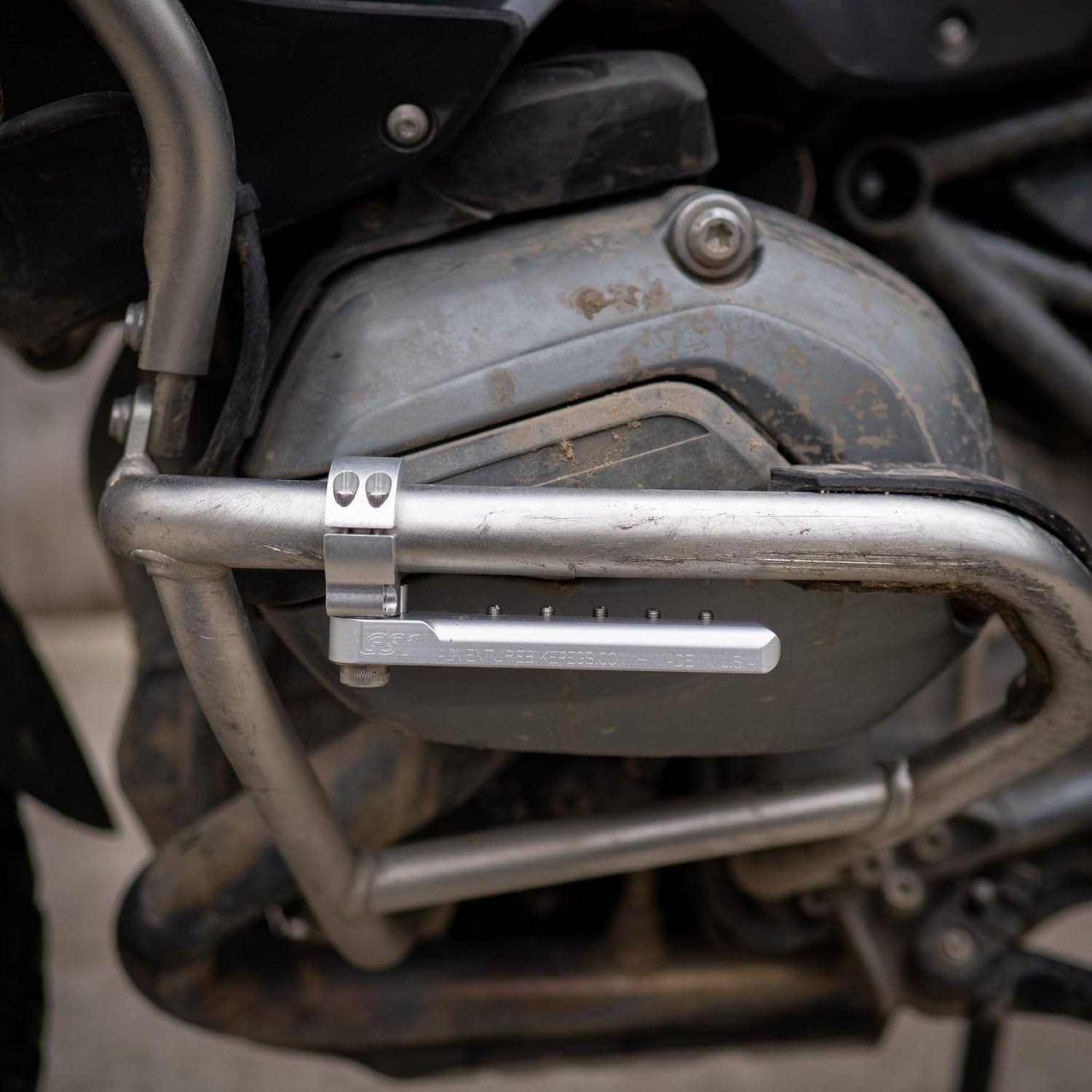 GS1 Slim Line Highway Peg Set (silver, 1" / 25.4mm collar, compatible with BMW 2013 & newer R1200GS+A & R1250GS+A OEM Crash Bar)