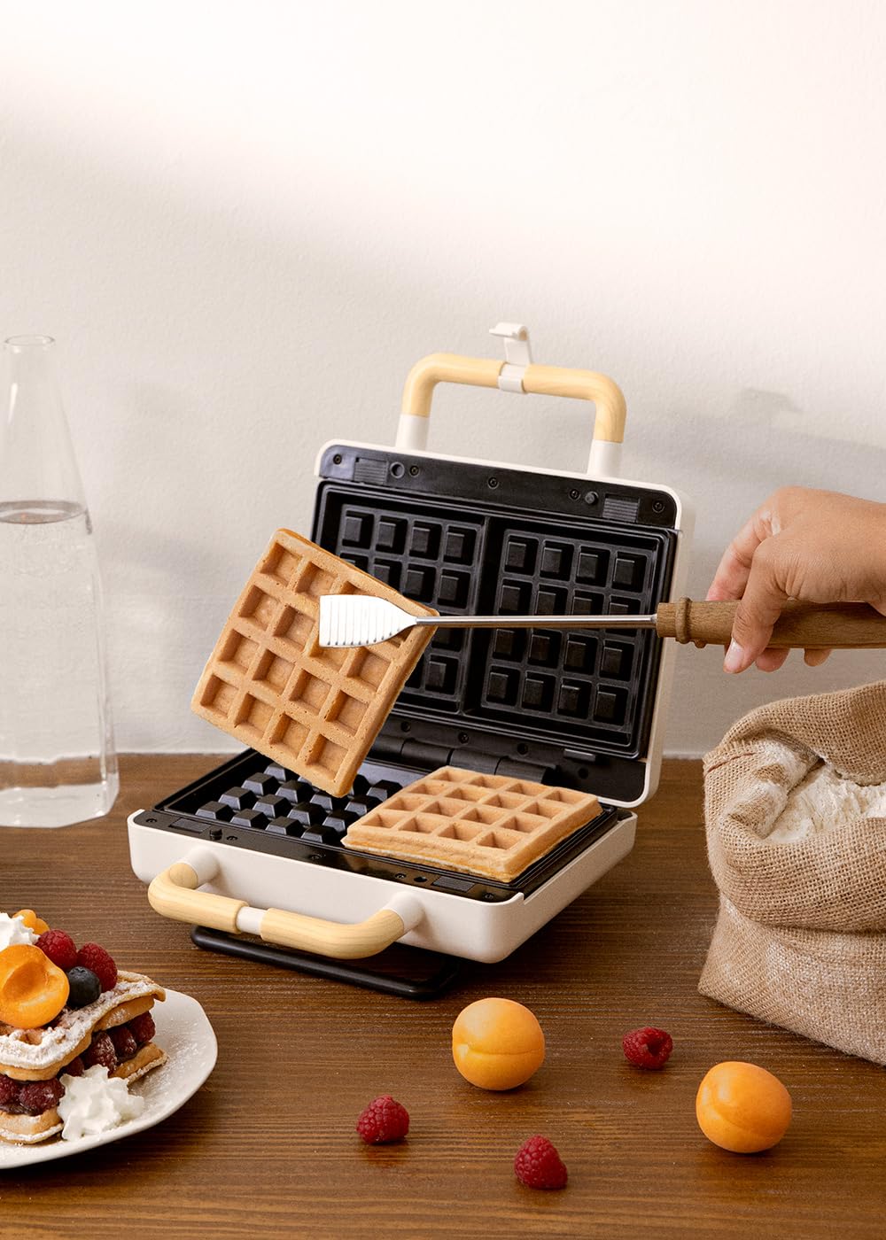 CREATE/STONE STUDIO/Tostiera per panini, grill e waffle Bianco sporco / 3 piastre intercambiabili: Grill, waffle e panini, antiaderente, apertura 100º, retro, 800W