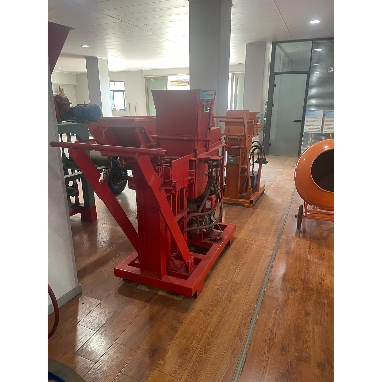 Industrial Construction Brick Making Equipment Heavy Duty Concrete Block Maker for Solid Hollow Bricks Small Batch Production Tool for Yards