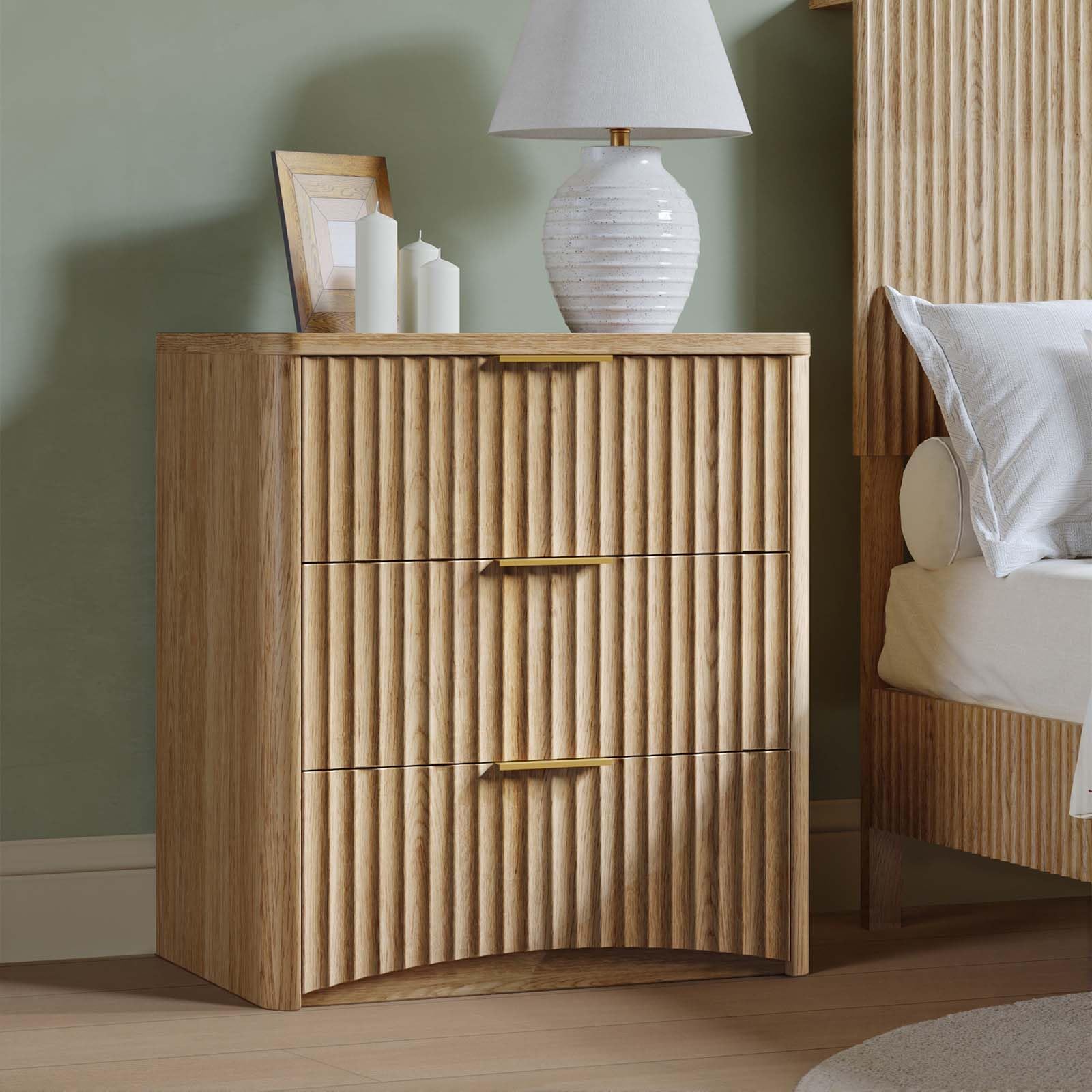 Evermagin Fluted Nightstand, Natural Oak Bedside Table with 3 Drawers, Wood End Table with Storage Mid Century Modern, Large Night Stand for Bedroom