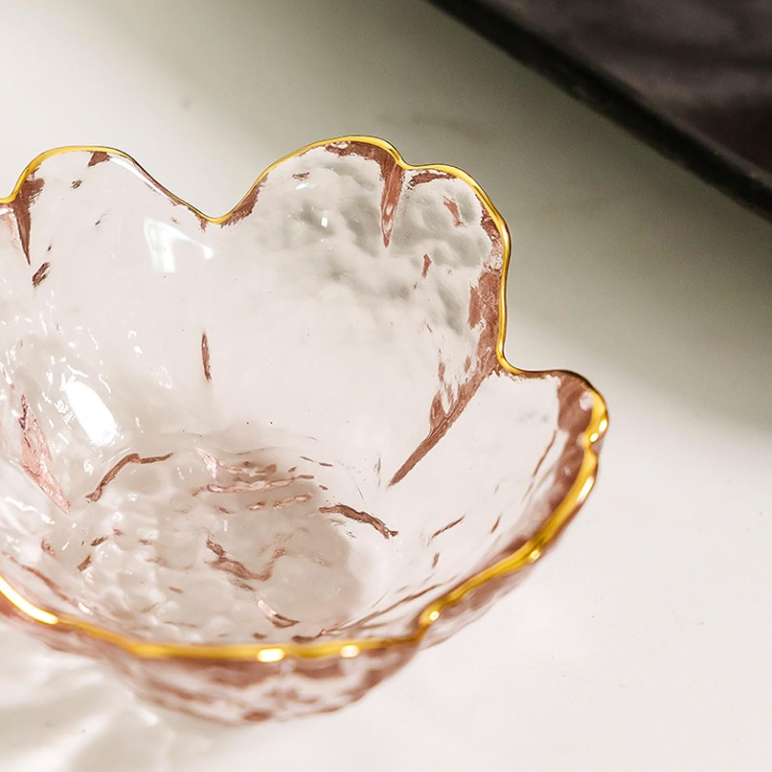 Japanese Hammered Glass Mini Saucer Petal Sauce Dish Handmade Izakaya-Style Condiment Plate for Home Restaurants(Pink with gold)