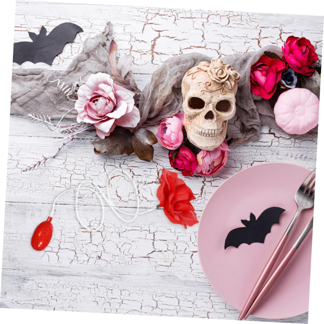 Abaodam 3pcs Realistic Red Rose Water Squirting Brooch Lightweight Party Prank Accessory for Halloween Christmas Gatherings Portable Novelty Spray Flower