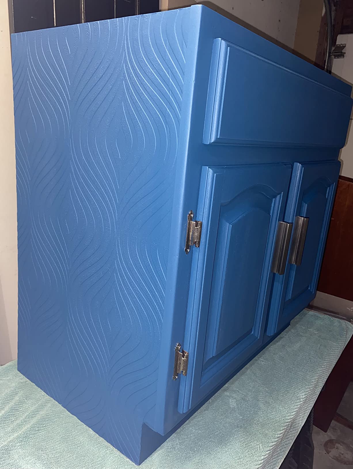 8/mo Finance Graham and Brown 17583 Curvy White Paintable Wallpaper