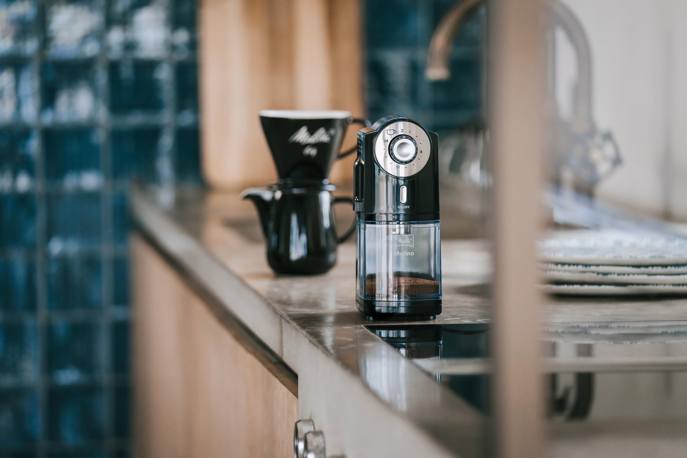 Melitta Molino Kaffeemühle – Elektrische Kaffeemühle mit Scheibenmahlwerk für bis zu 200g Kaffeebohnen, 17 individuellen Mahlstufen, für 2–14 Tassen Kaffee, schwarz