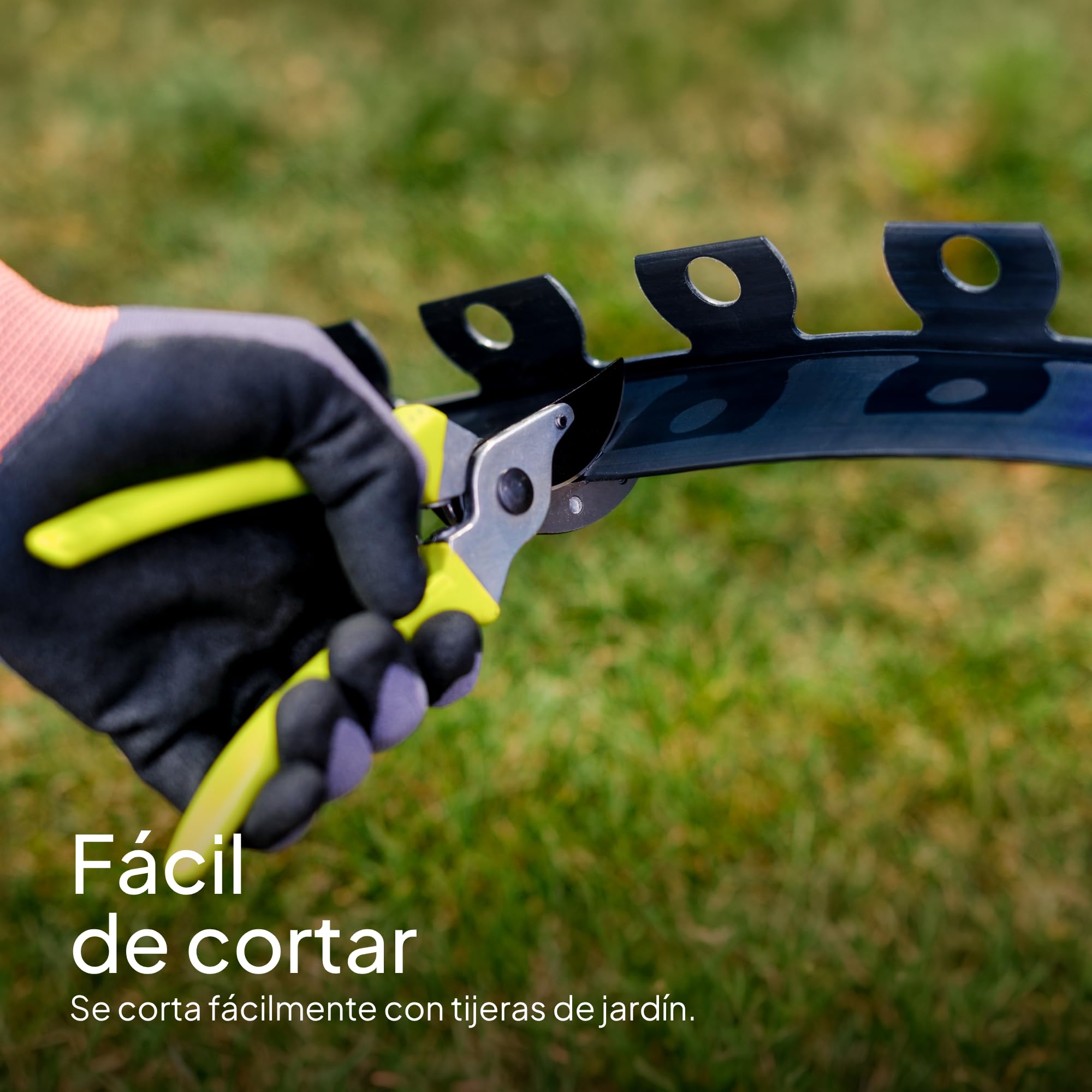 UNIGARDIA Bordura Flexible de Jardín 10 m, Altura 50 mm - Borde Jardín Exterior con 30 Estacas de Anclaje - Borde para Césped de Plástico Reciclado - Fácil Instalación, Delimitadores de Bordes, Negro