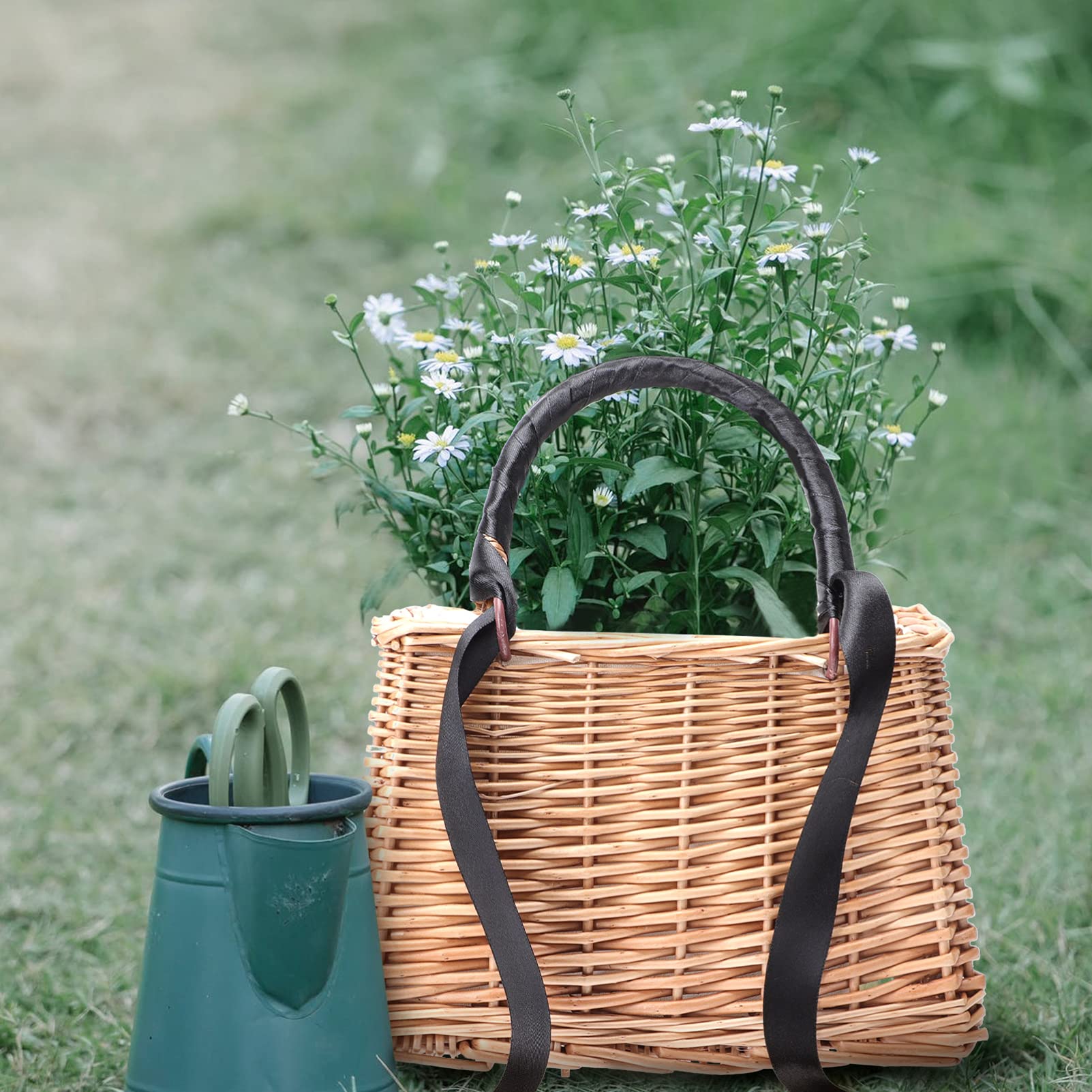 Handgefertigter Rattankorb Blumenkorb aus Rattan und Baumwolle Dekorativer Geflochtener Korb Tragbar für Blumen und Trockenblumen bei Festen und Feiern