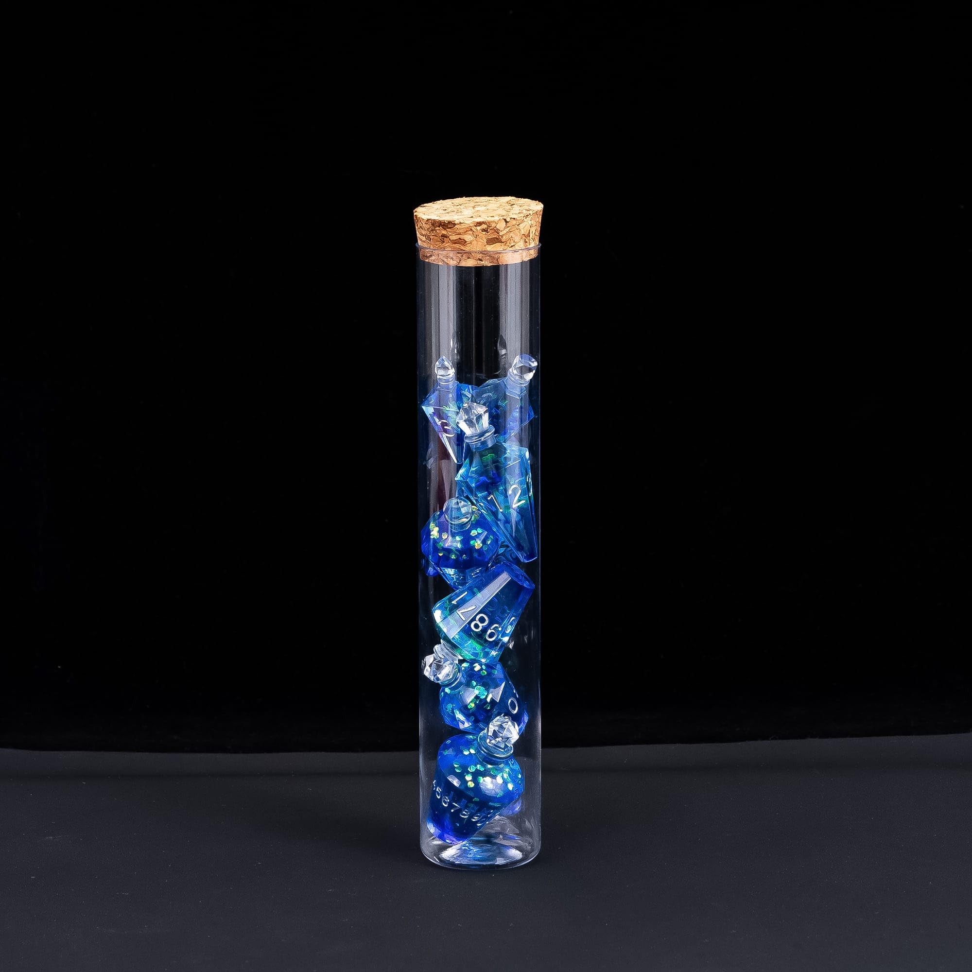 Lot de 7 dés DND Potion DND, dés polyédriques transparents à bords tranchants, pour jeux de rôle Donjons et Dragons (soie bleue avec échelle)