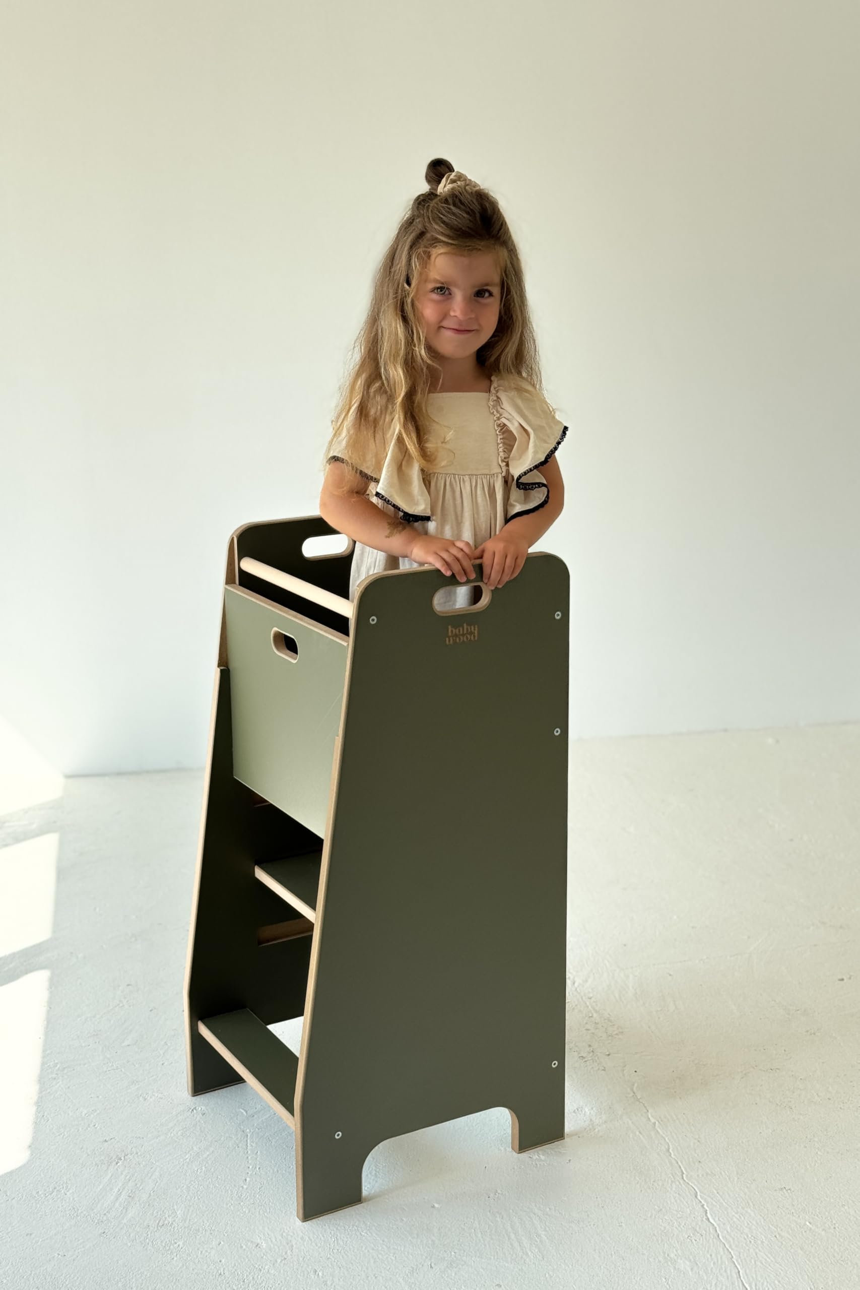 Lernturm aus Holz extra sicher | Montessori Küchenhelfer | Küchenhelfer | Verstellbare Plattform | Kitchen Helper | Sichere Küchenmöbel | Küchentreppe eingebettet (Oliv)