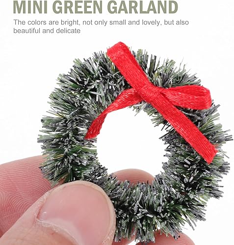 Miniatura 7 de FOMIYES 20 mini coronas de Navidad, pequeñas coronas verdes con lazos rojos, adornos colgantes para árbol de Navidad, boda, chimenea, manto, puerta