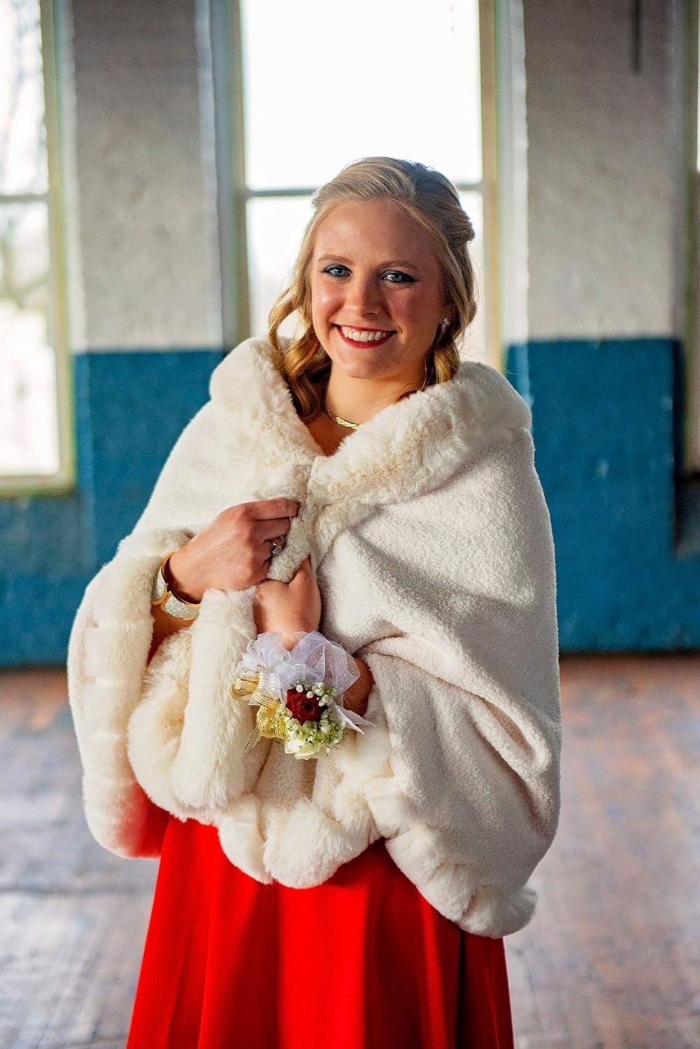 BEAUTELICATE Women Faux Fur Shawl Bridal Cape Wedding Faux Lambs Wool Shrug