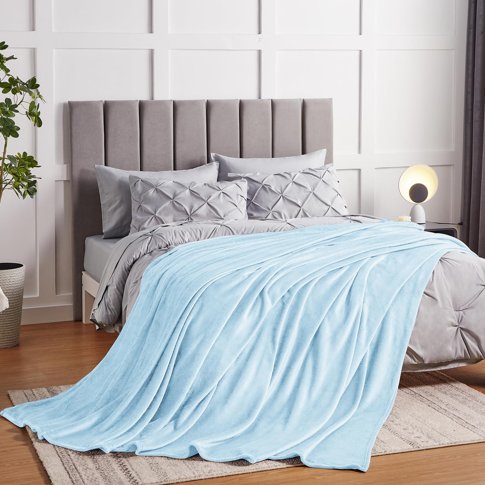 WAVVE Coperta Plaid Pile di Flanella 260gsm - 150x200 cm, Blu Chiaro/Azzurro - Coperta Pelosa 200x150 - Divano/Letto Singolo/Matrimoniale, Copridivano di Microfibra Calda e Morbida