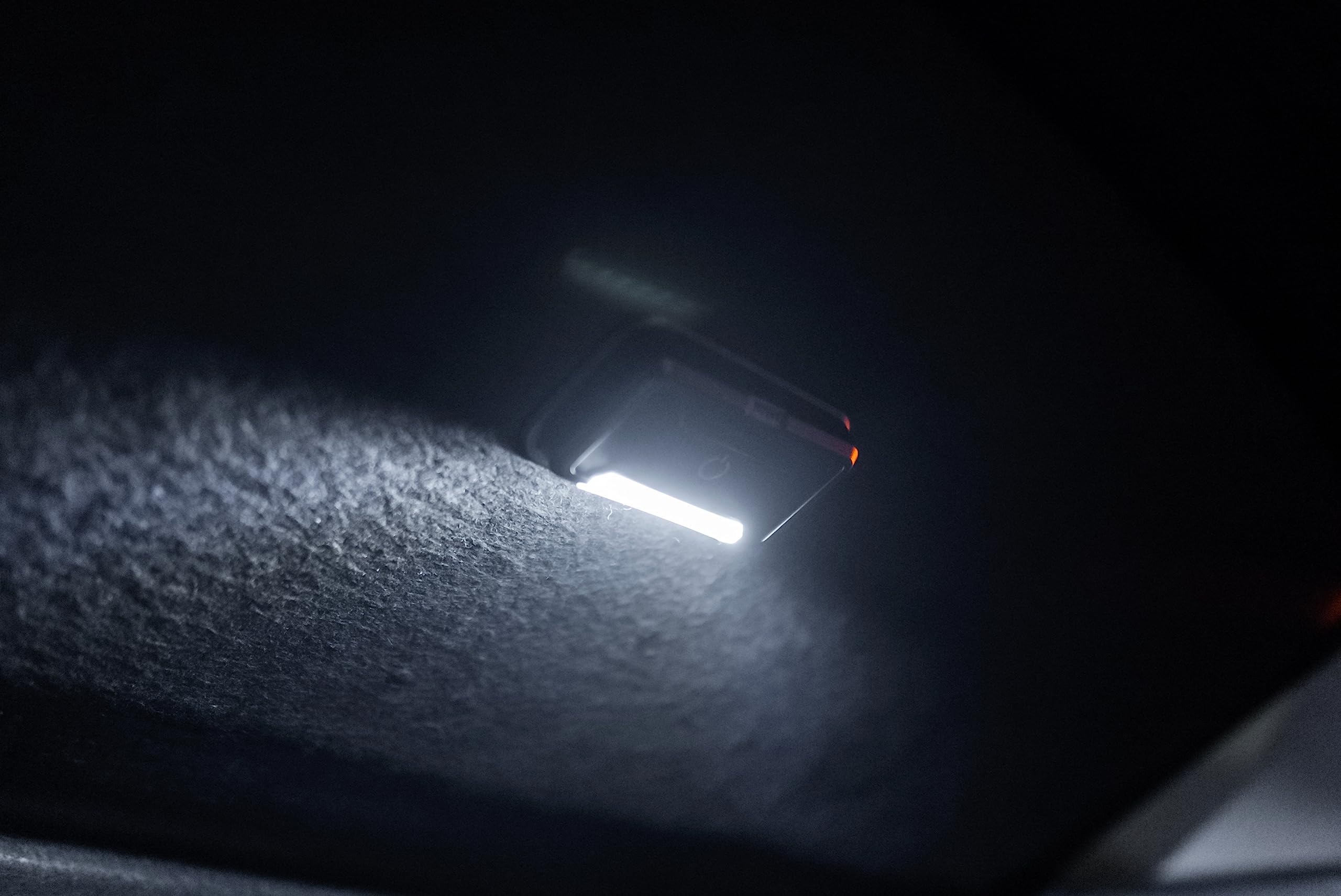 OSRAM LEDambient Trunk Light, Luce bagagliaio a LED, funzione di illuminazione automatica, luce per bagagliaio a LED ricaricabile e universale