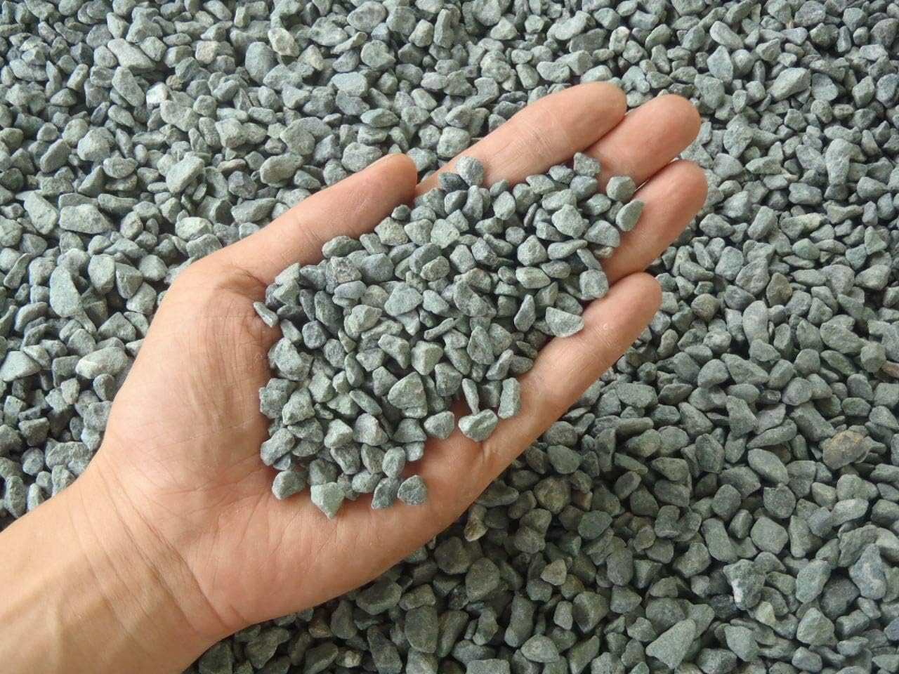 Amazon 青玉砂利kg袋 選べる5サイズ 2mm mm 1 5分 約2 5mm 砂利