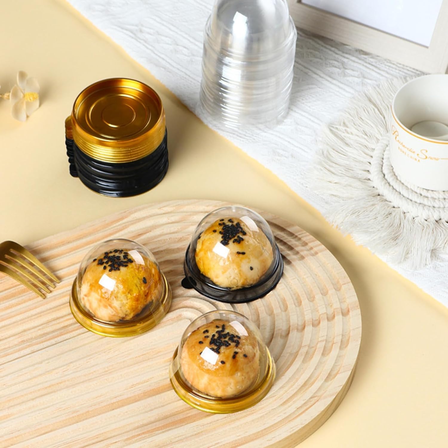 WOPPLXY 200 Pcs Mini Cake Containers, Clear Plastic Cupcakes Containers Muffin Mooncake Holder, Mini Cupcake Boxes with Dome Lid for Cheese Pastry Dessert Mooncake (100 Gold,100 Black)