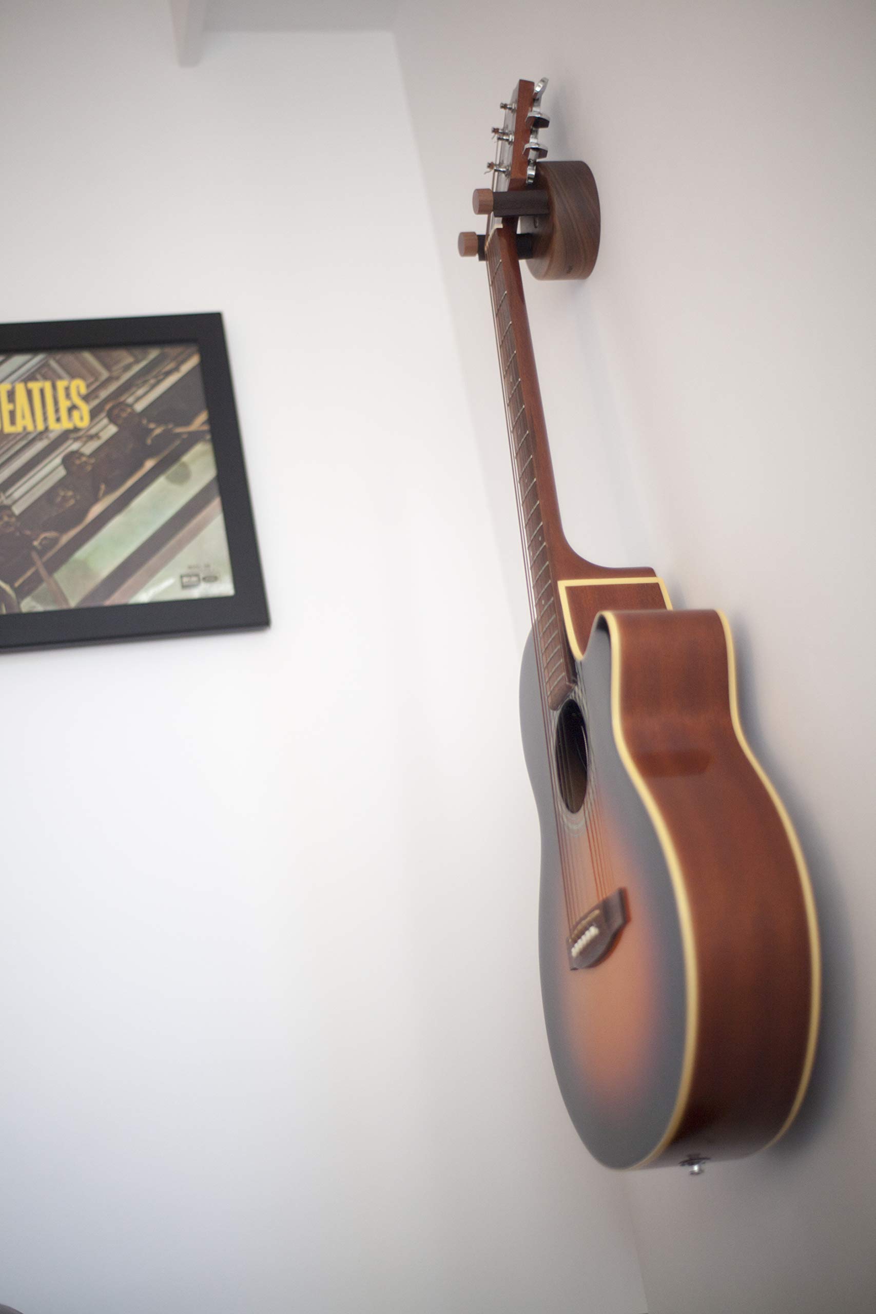 Support mural pour guitare électrique et acoustique fabriqué en bois massif de noyer américain. Fabriqué en Espagne. Support pour guitares électriques et guitares acoustiques (Noyer)