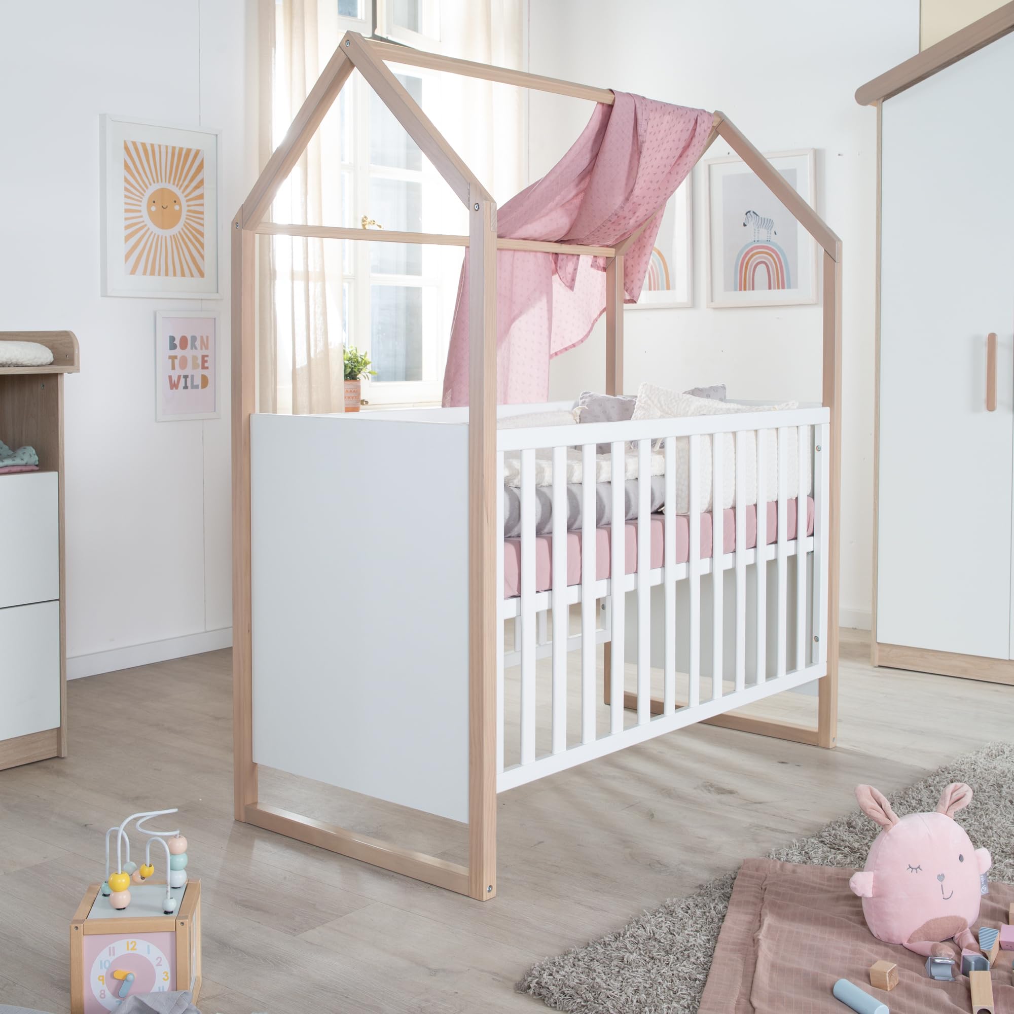 roba 2in1 Baby- & Beistellbett Cabane in Hausoptik - 60 x 120 cm - 6-fach Höhenverstellbar - 5 herausnehmbare Sprossen - Bicolor - Holz natur + Weiß