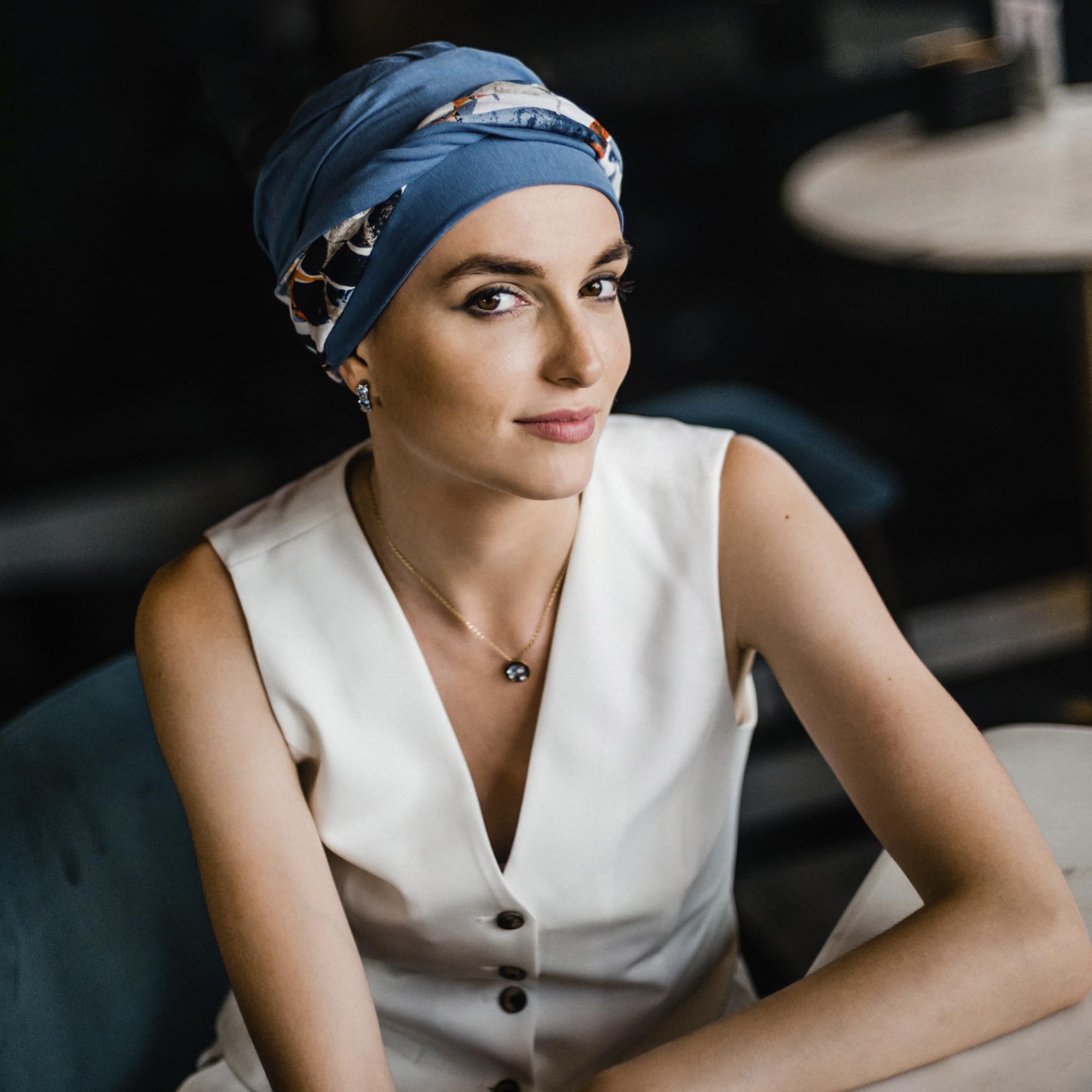 ADERANS Turbante oncológico Modelo Cosy – diseño Zahara en bambú Suave y Transpirable, Hecho a Mano en España, Especial para quimioterapia, Alopecia y Pieles sensibles