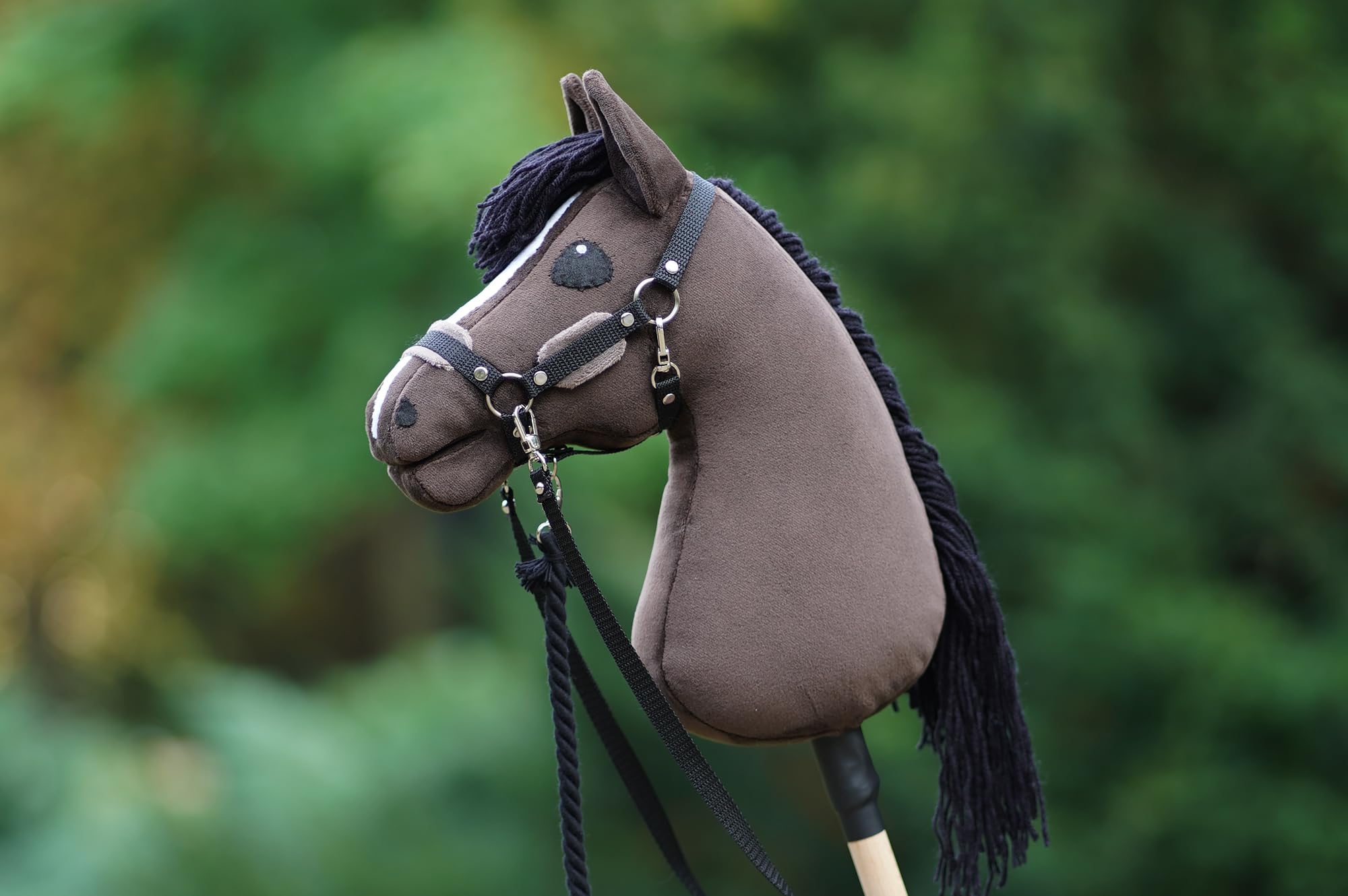 Hobby Horse Chestnut + Stick + Grullo Halter + Reins + Tether